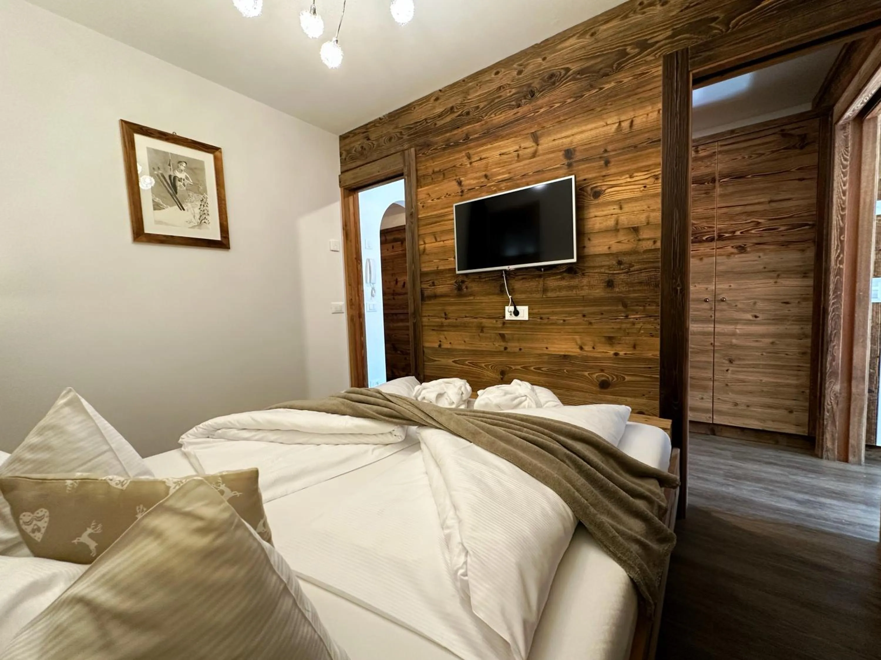 TV and multimedia, Bed in Alpine Mountain Chalet