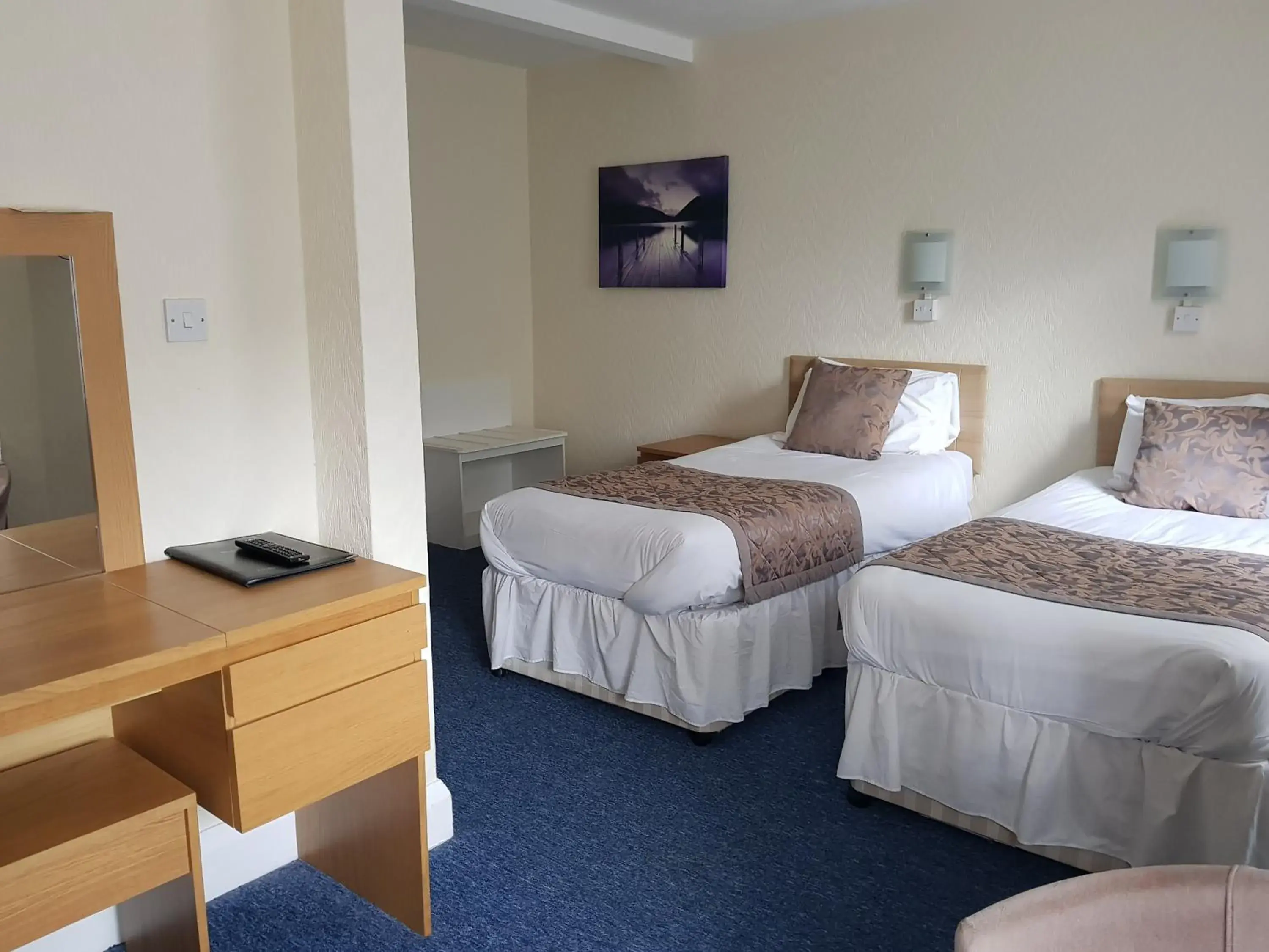 Twin Room - No Pets in Burley Court Hotel Twin Room - No Pets in Burley Court Hotel