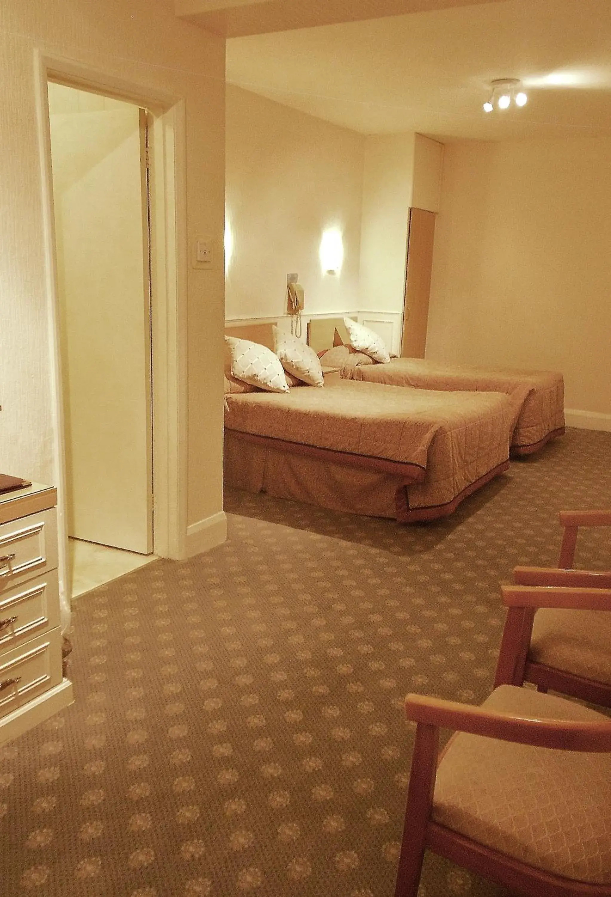 Twin Room - No Pets in Burley Court Hotel Twin Room - No Pets in Burley Court Hotel