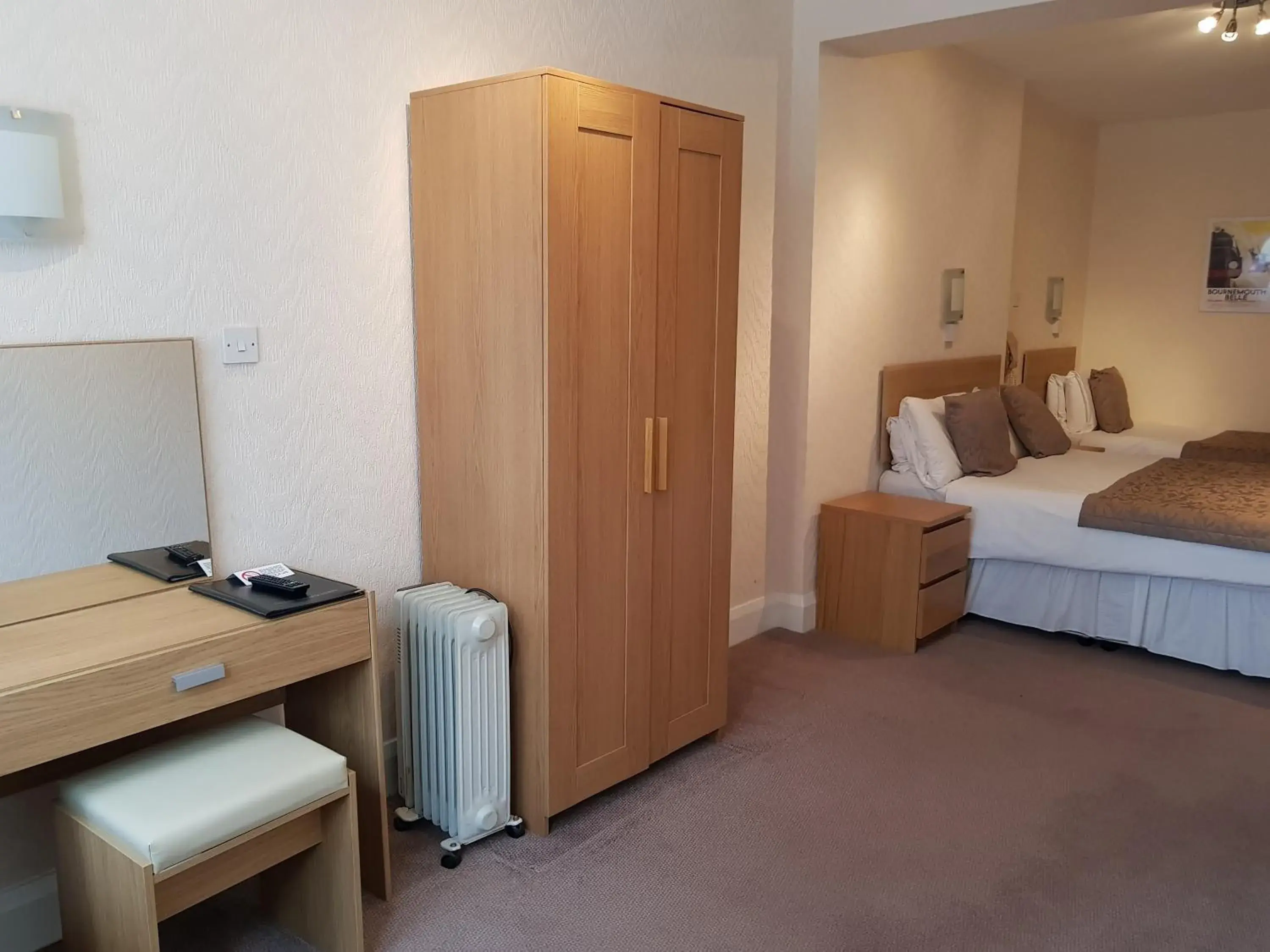 Twin Room - No Pets in Burley Court Hotel Twin Room - No Pets in Burley Court Hotel