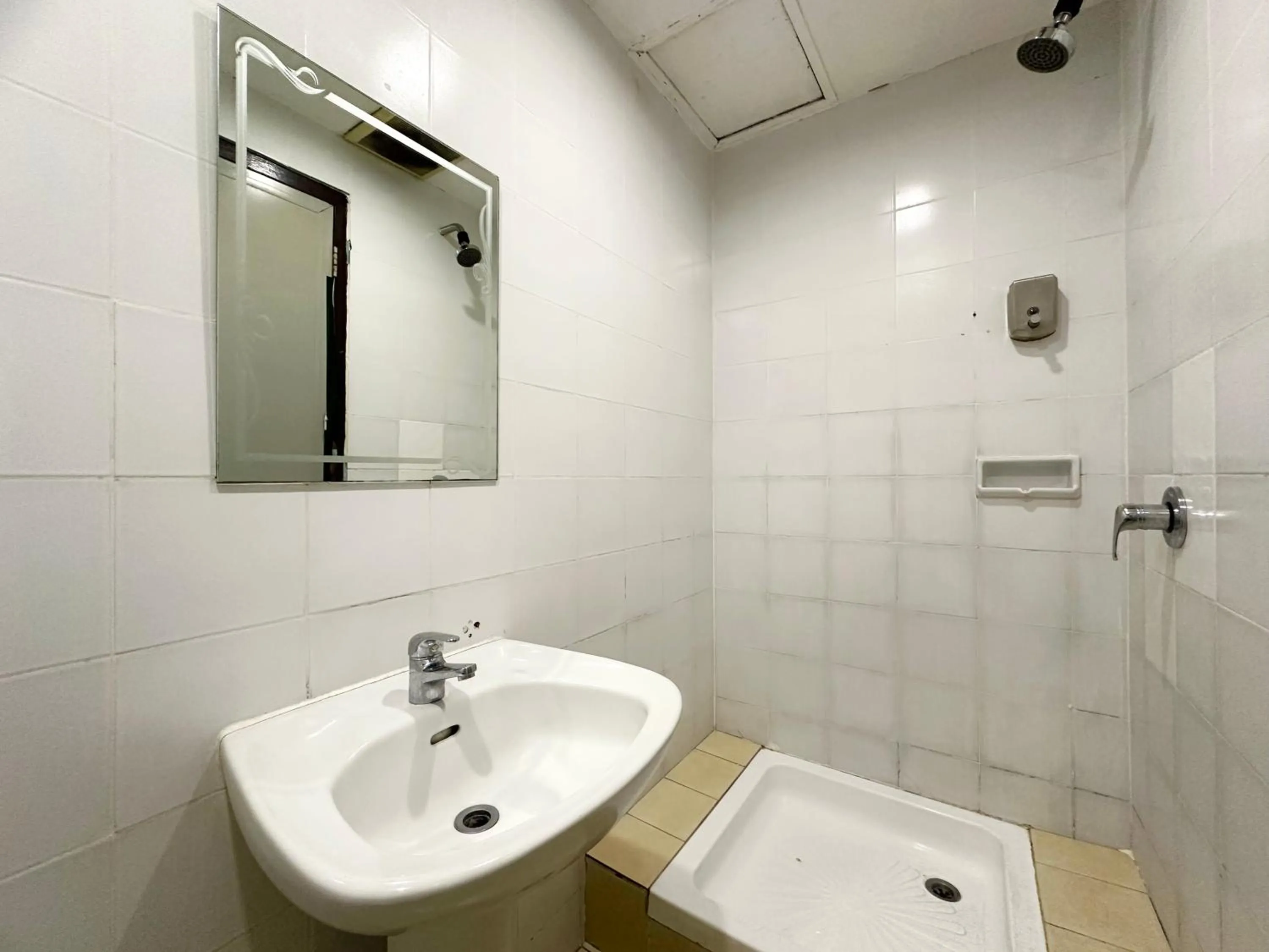 Shower in Park Hotel