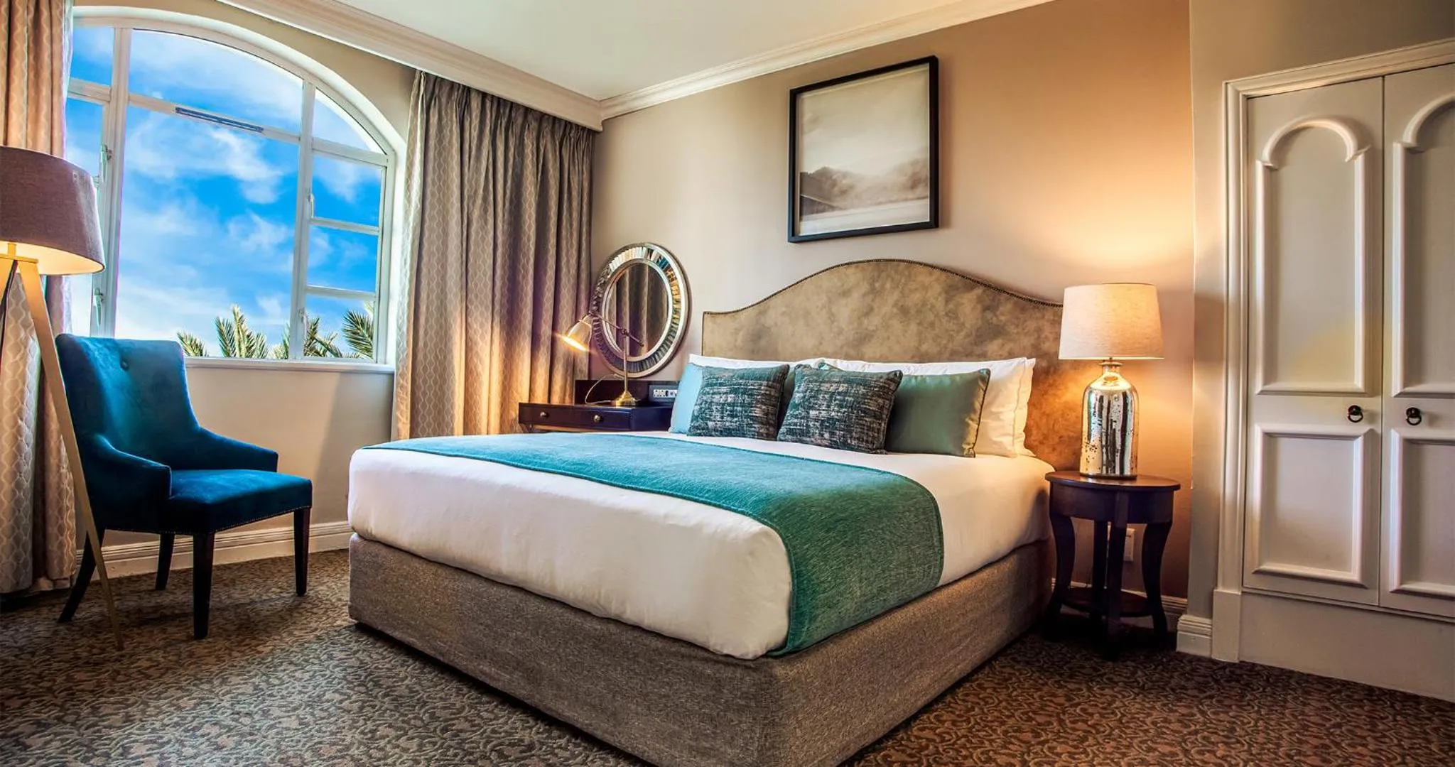 Bedroom, Bed in The Ridge Hotel