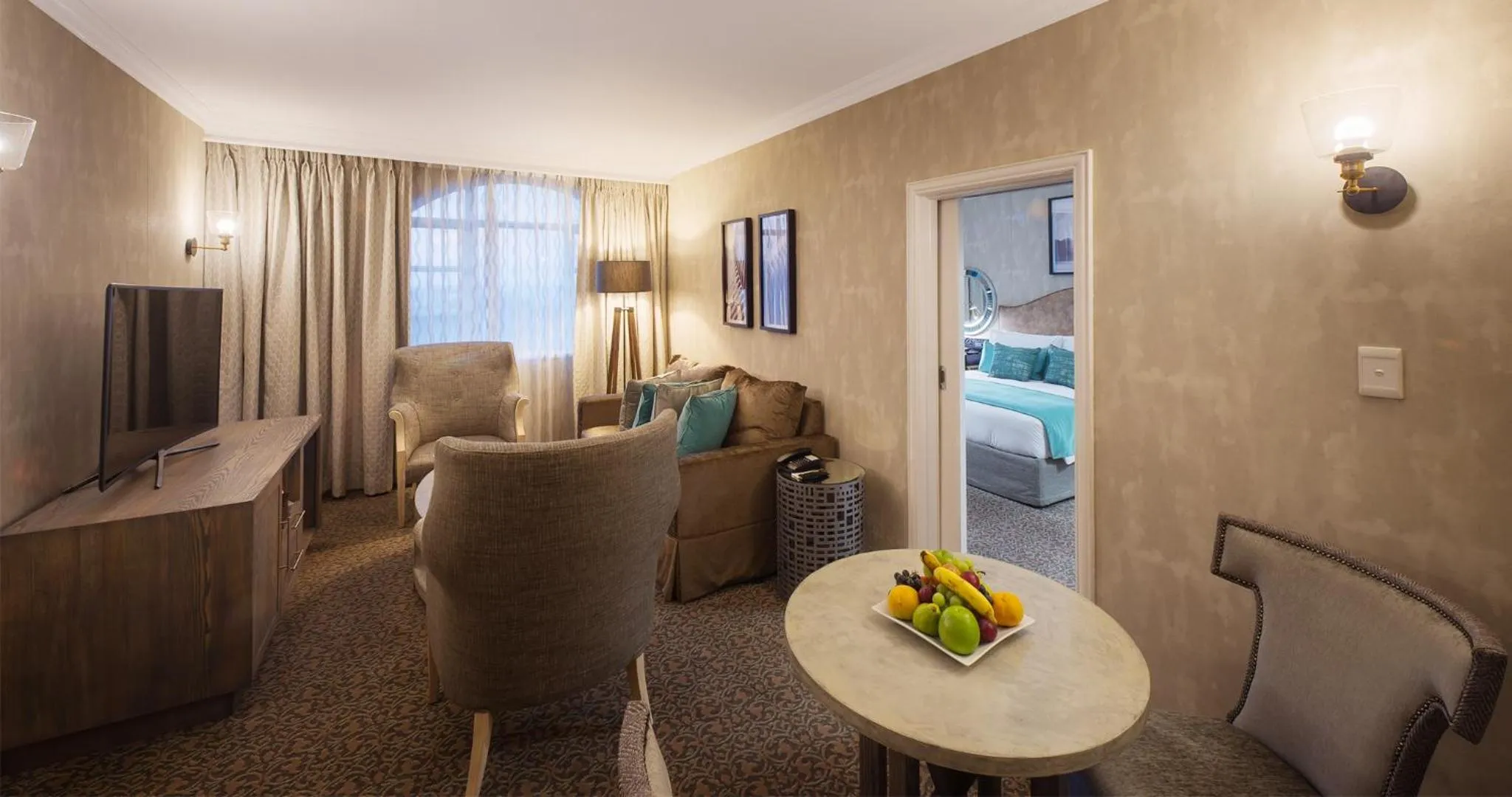 Seating area, Bed in The Ridge Hotel