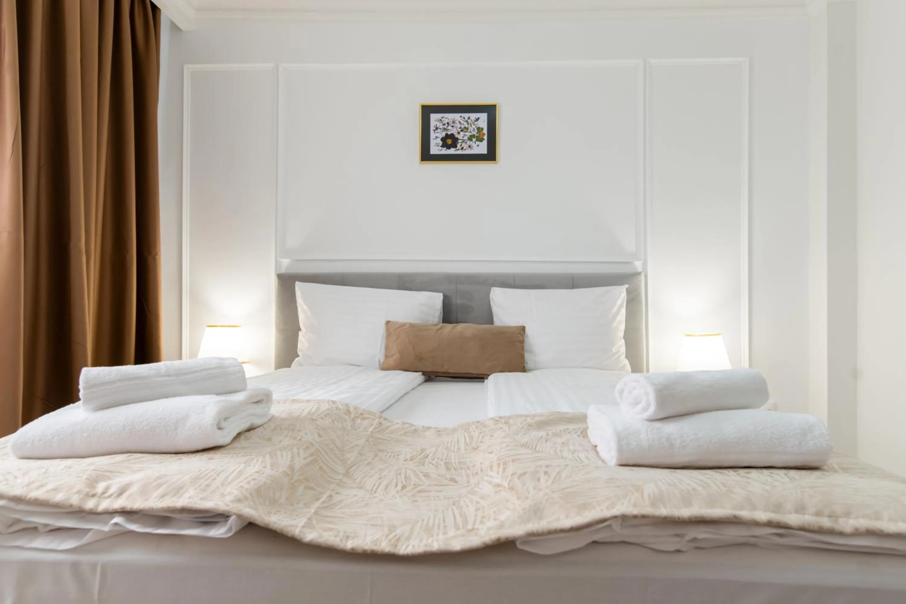 Bed in Hotel Royal Plaza By TimHotels