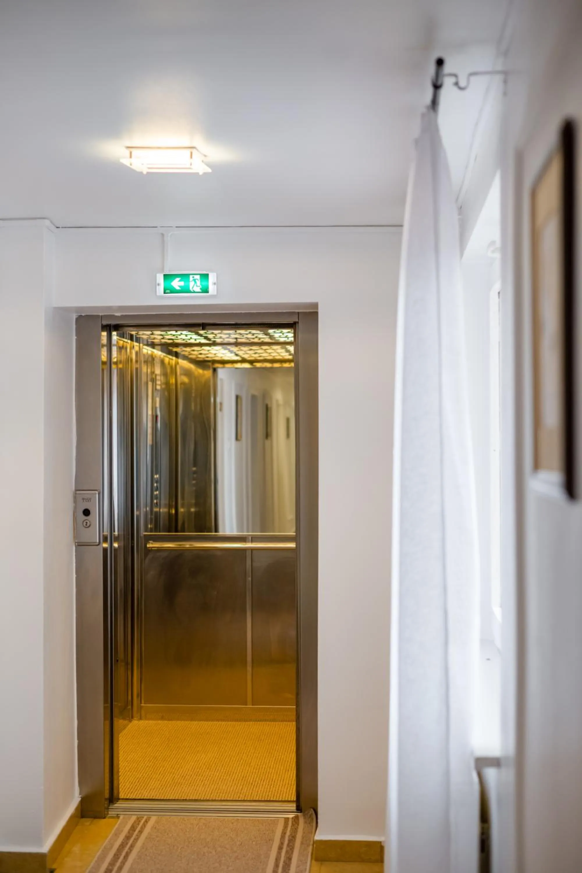 elevator in Hotel Royal Plaza By TimHotels