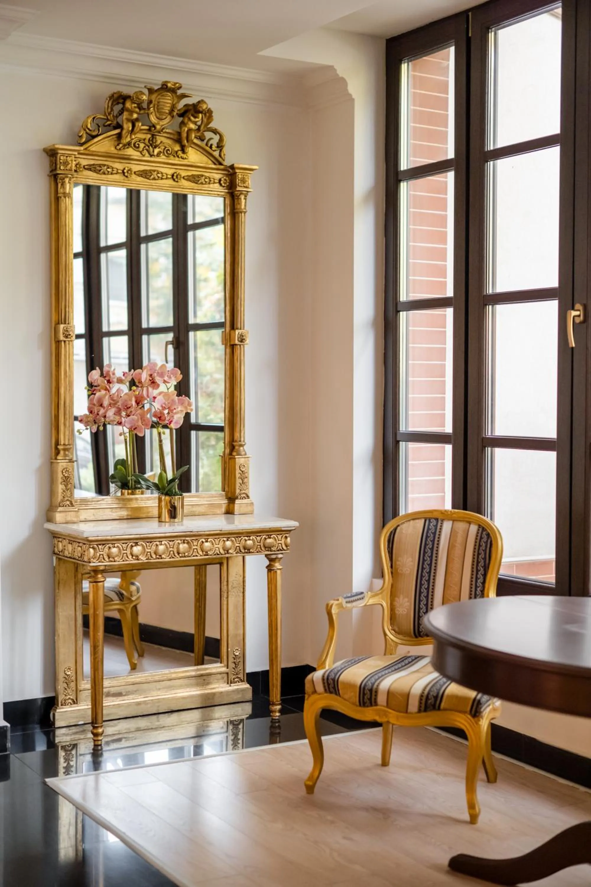 Lobby or reception in Hotel Royal Plaza By TimHotels