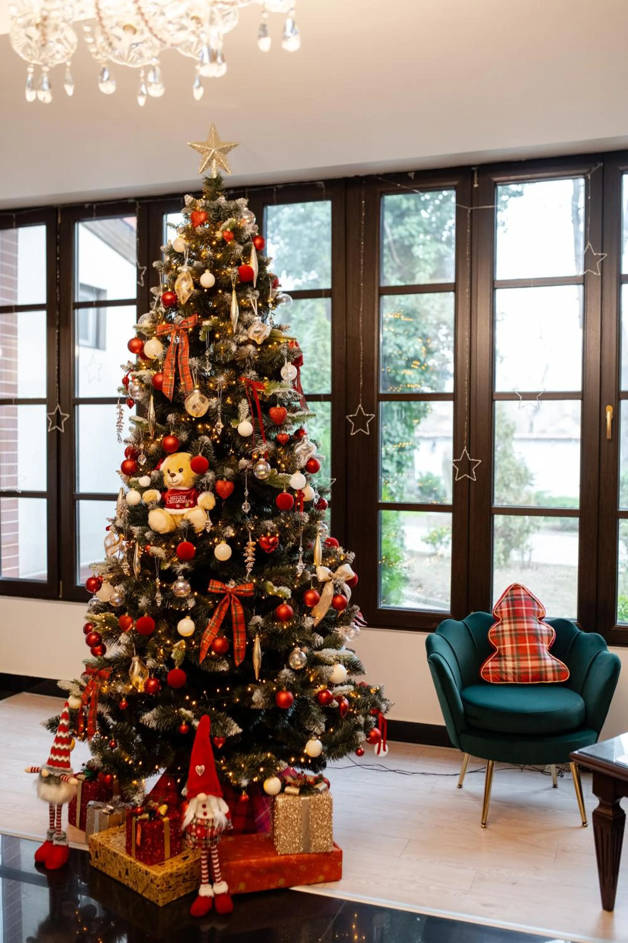 Restaurant/places to eat in Hotel Royal Plaza By TimHotels