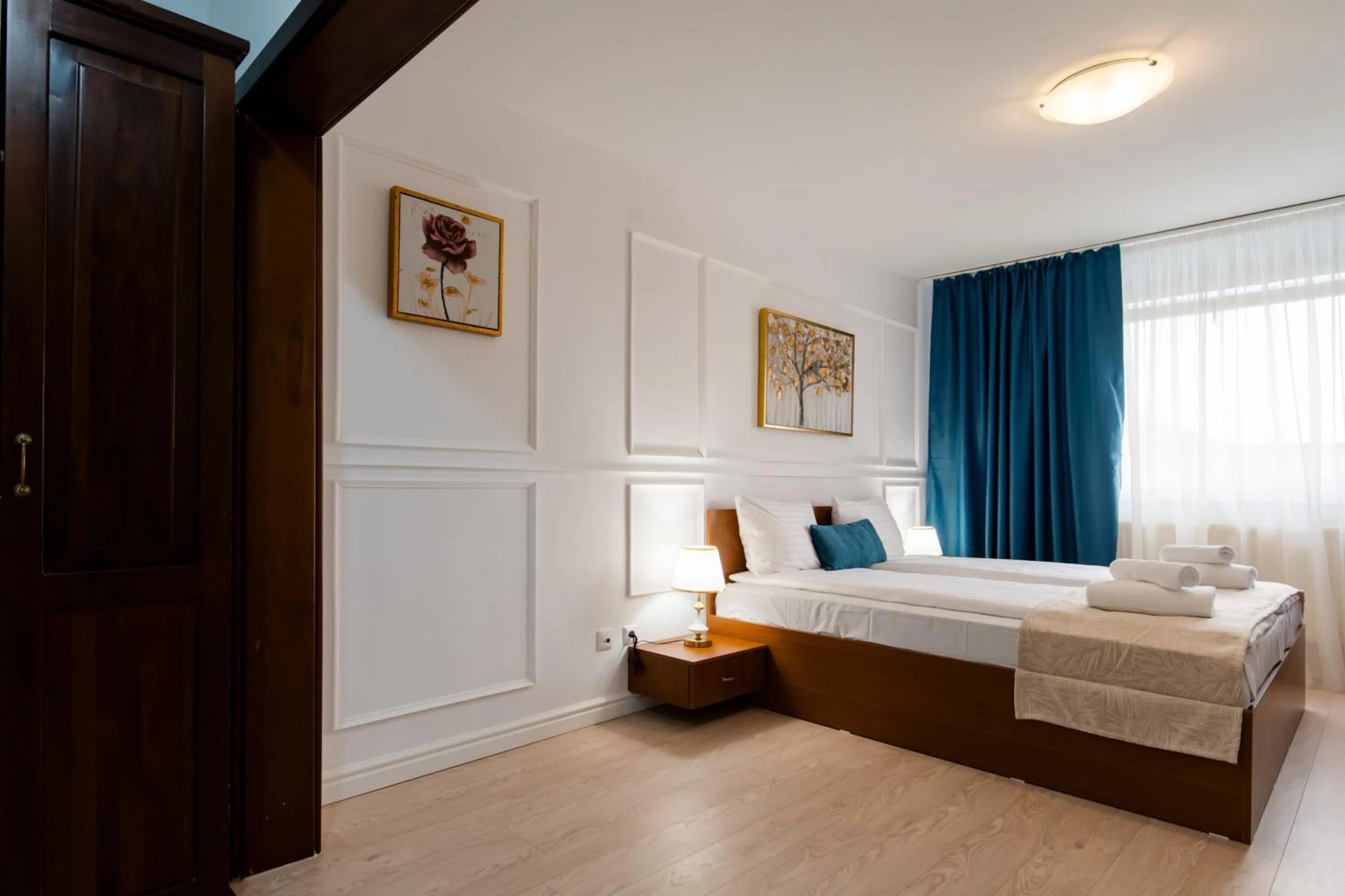 View (from property/room), Bed in Hotel Royal Plaza By TimHotels