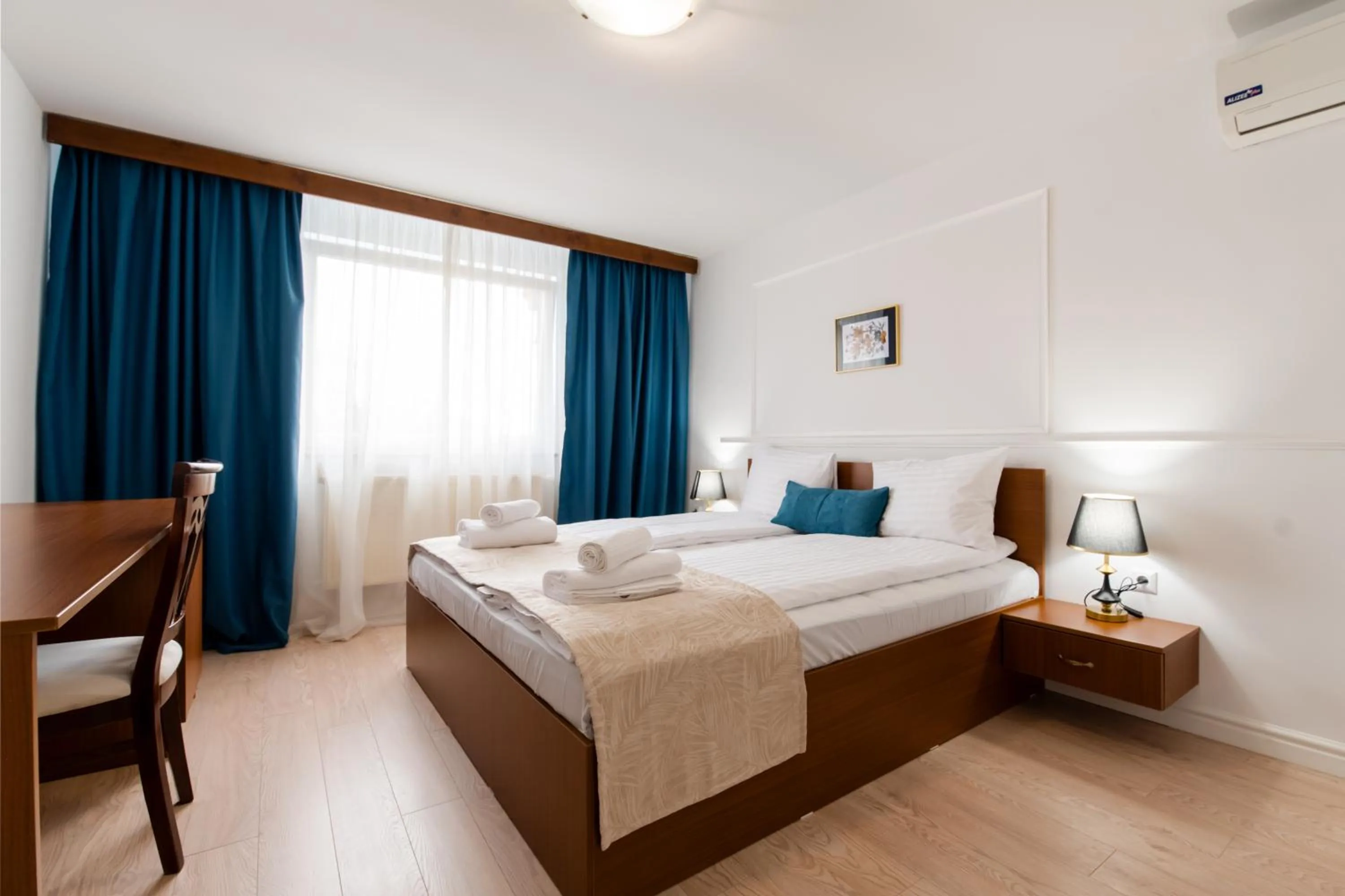 Bedroom, Bed in Hotel Royal Plaza By TimHotels