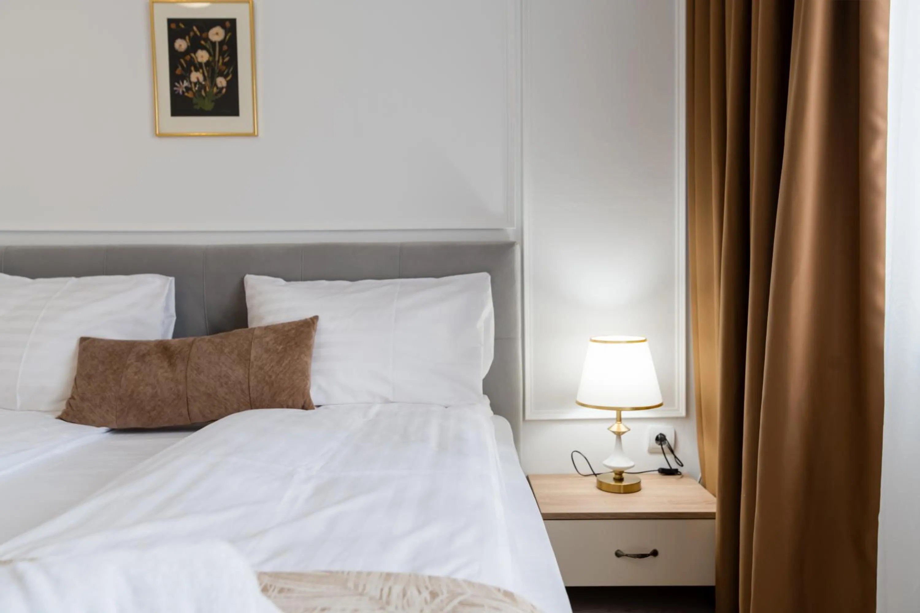 Bed in Hotel Royal Plaza By TimHotels