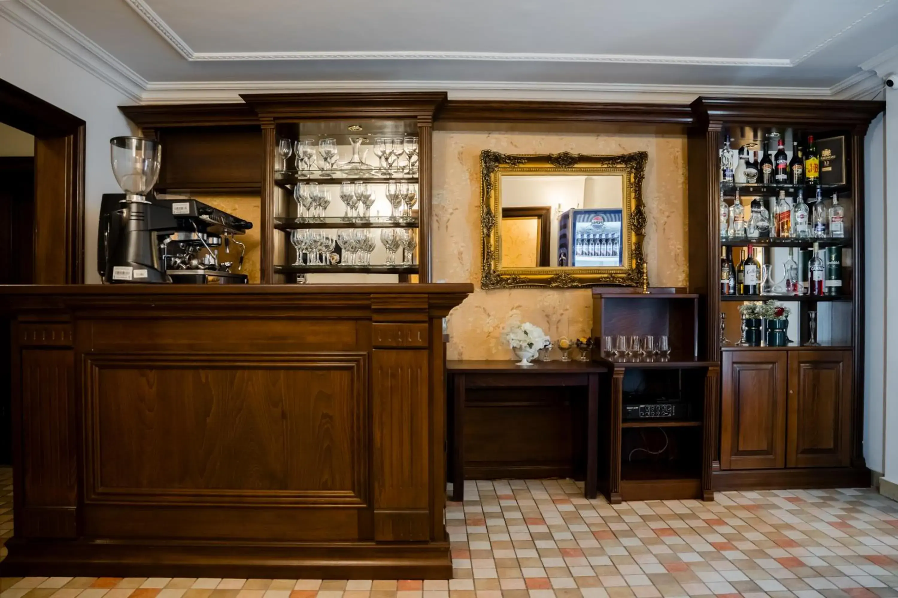 Lounge or bar in Hotel Royal Plaza By TimHotels Lounge or bar in Hotel Royal Plaza By TimHotels