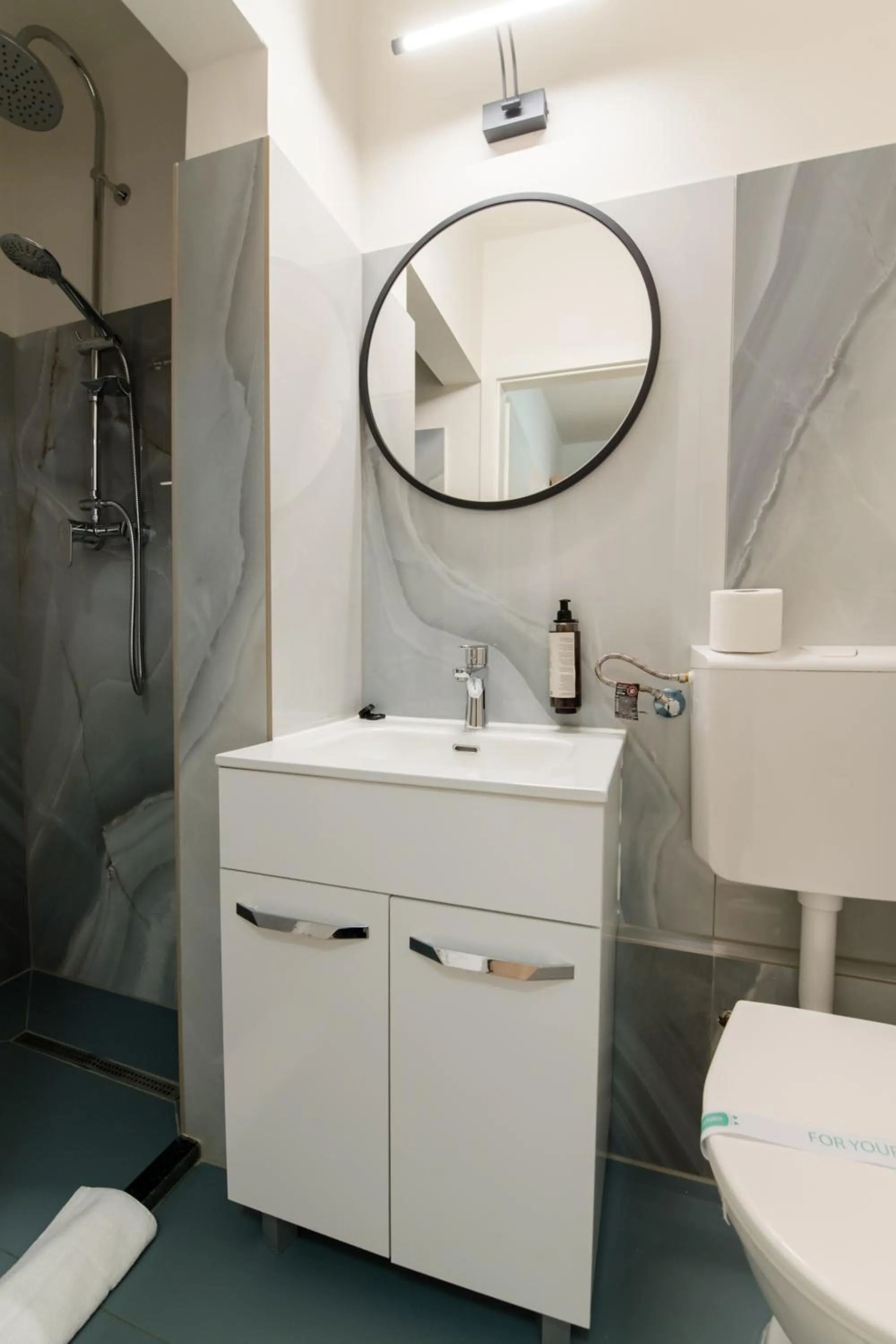 Bathroom in Hotel Royal Plaza By TimHotels