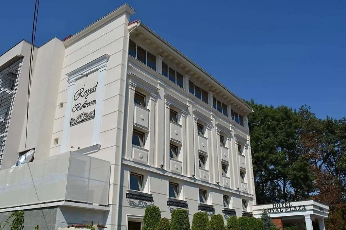 Property building in Hotel Royal Plaza By TimHotels