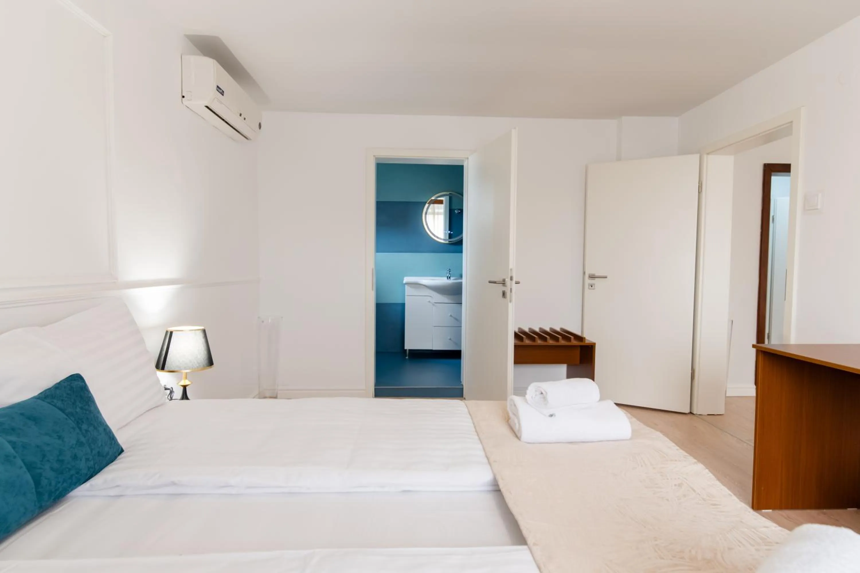 Bed in Hotel Royal Plaza By TimHotels