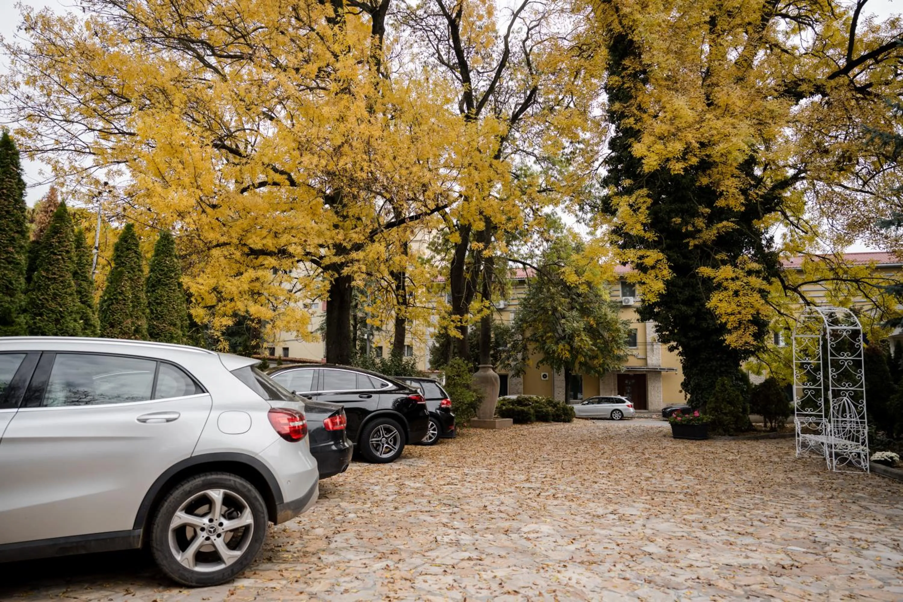 Parking in Hotel Royal Plaza By TimHotels