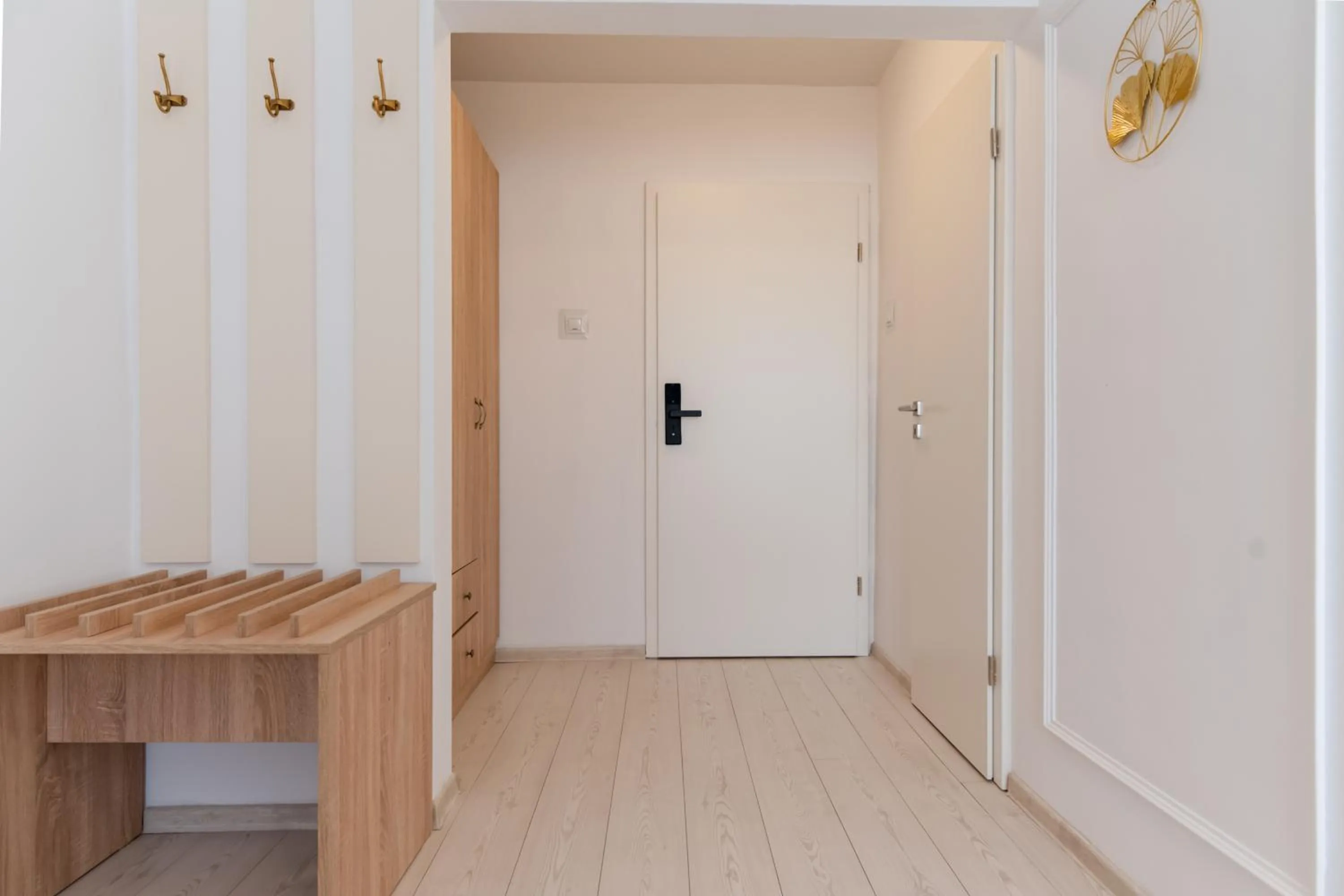 Photo of the whole room in Hotel Royal Plaza By TimHotels