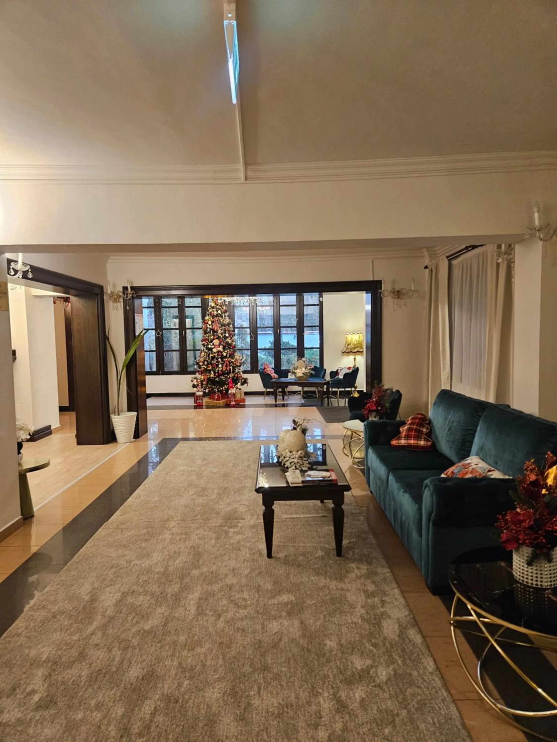 Lobby or reception in Hotel Royal Plaza By TimHotels