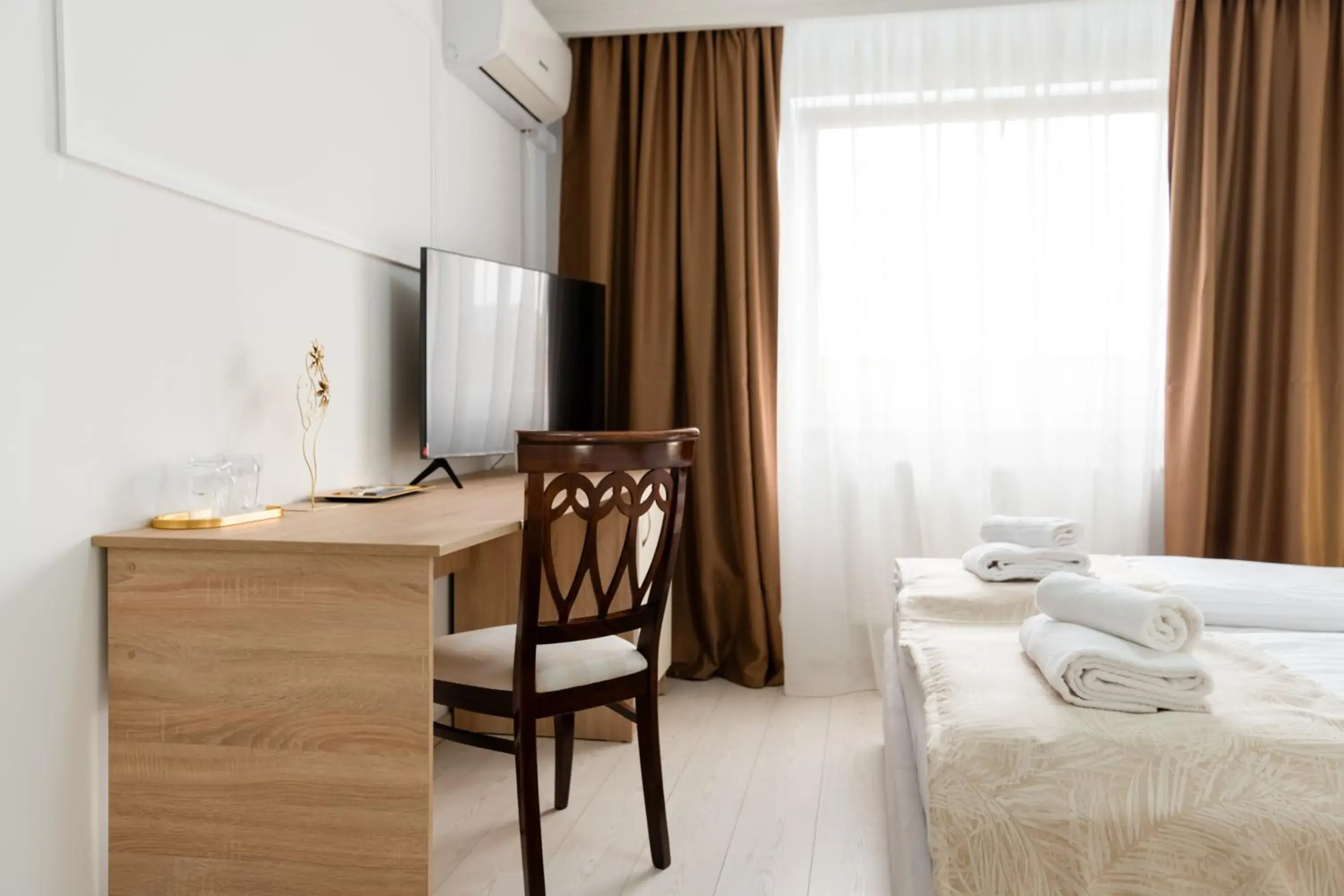 TV and multimedia, Bed in Hotel Royal Plaza By TimHotels TV and multimedia, Bed in Hotel Royal Plaza By TimHotels