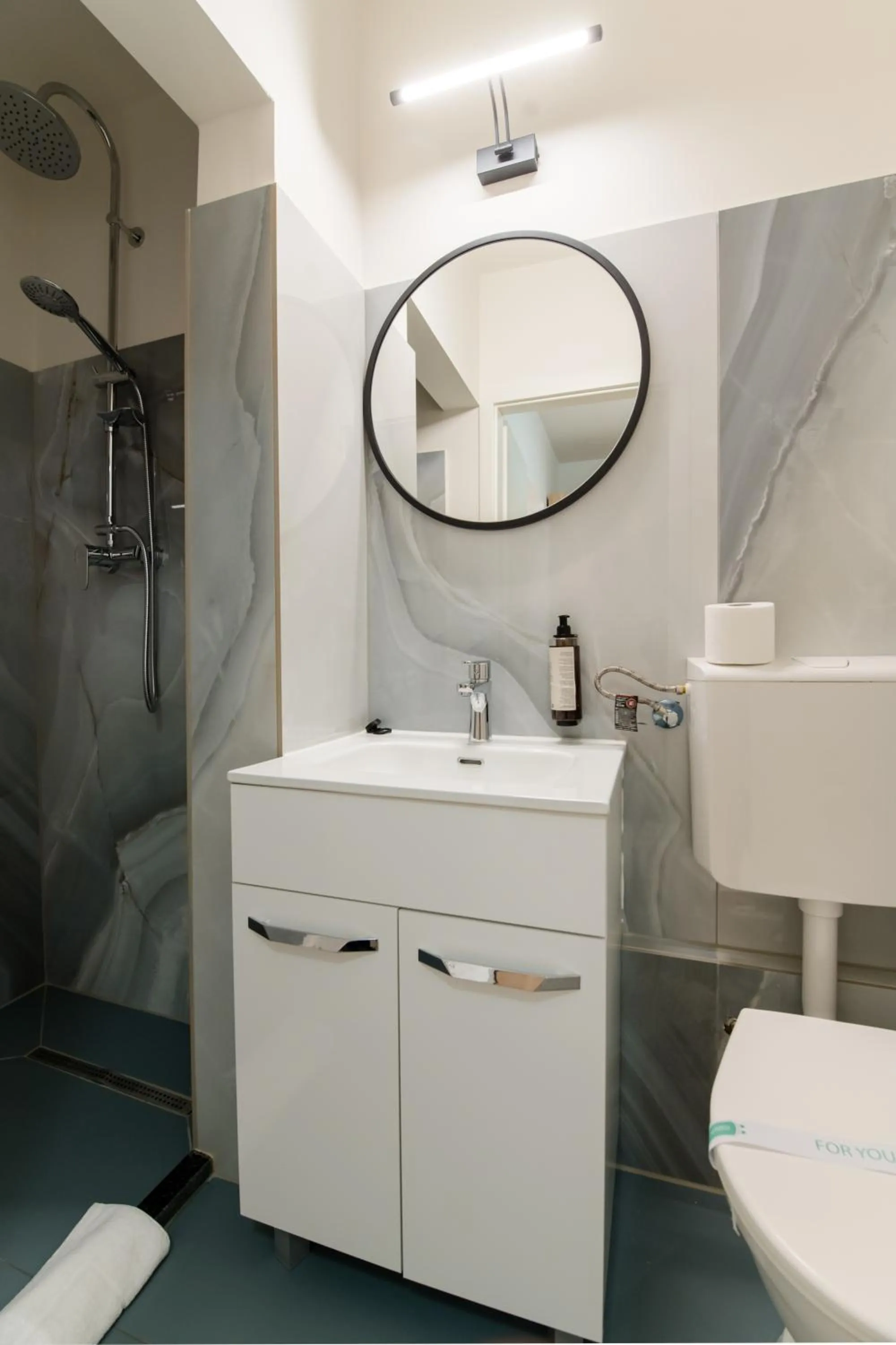 Bathroom in Hotel Royal Plaza By TimHotels