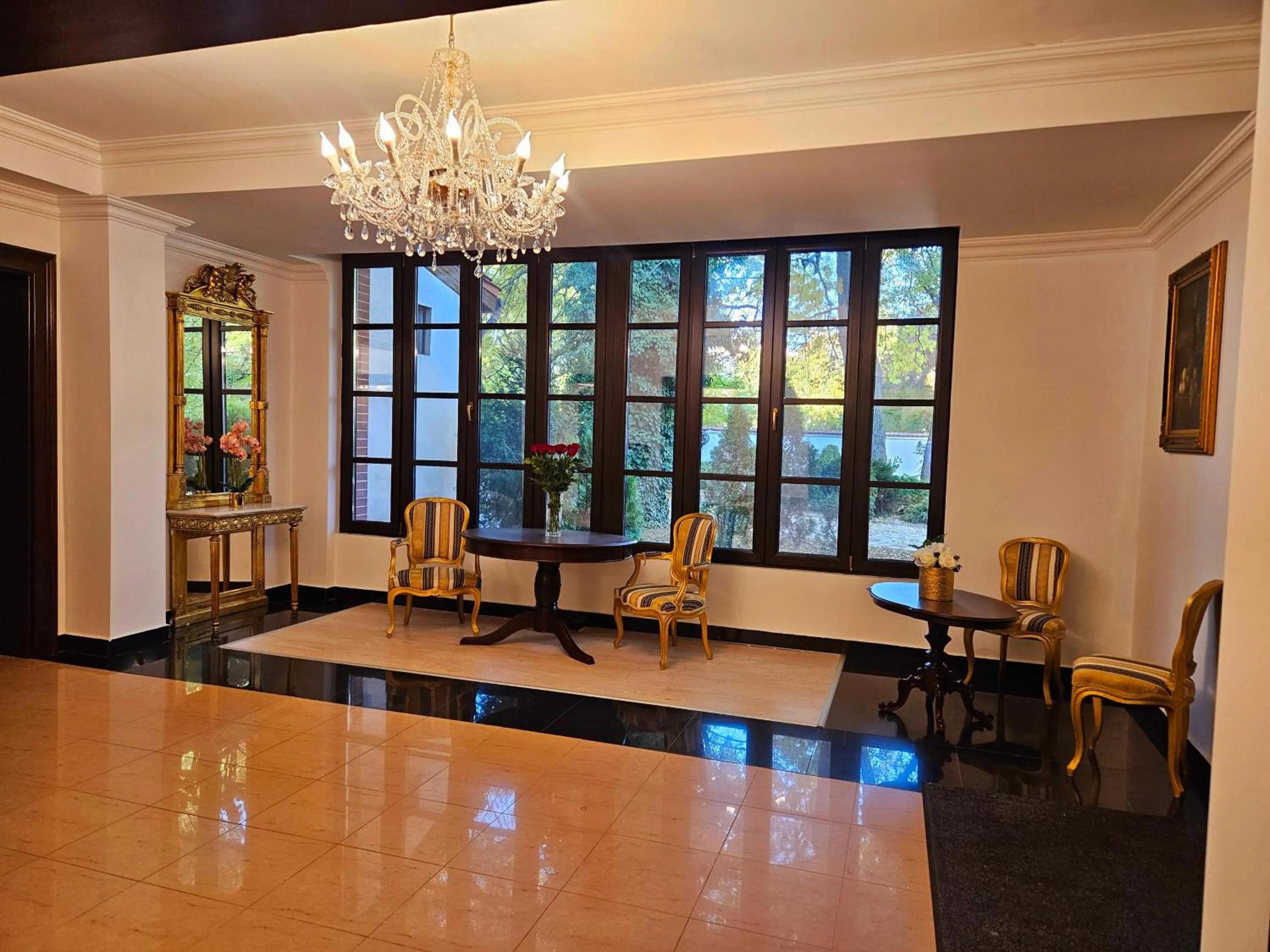 Lobby or reception in Hotel Royal Plaza By TimHotels
