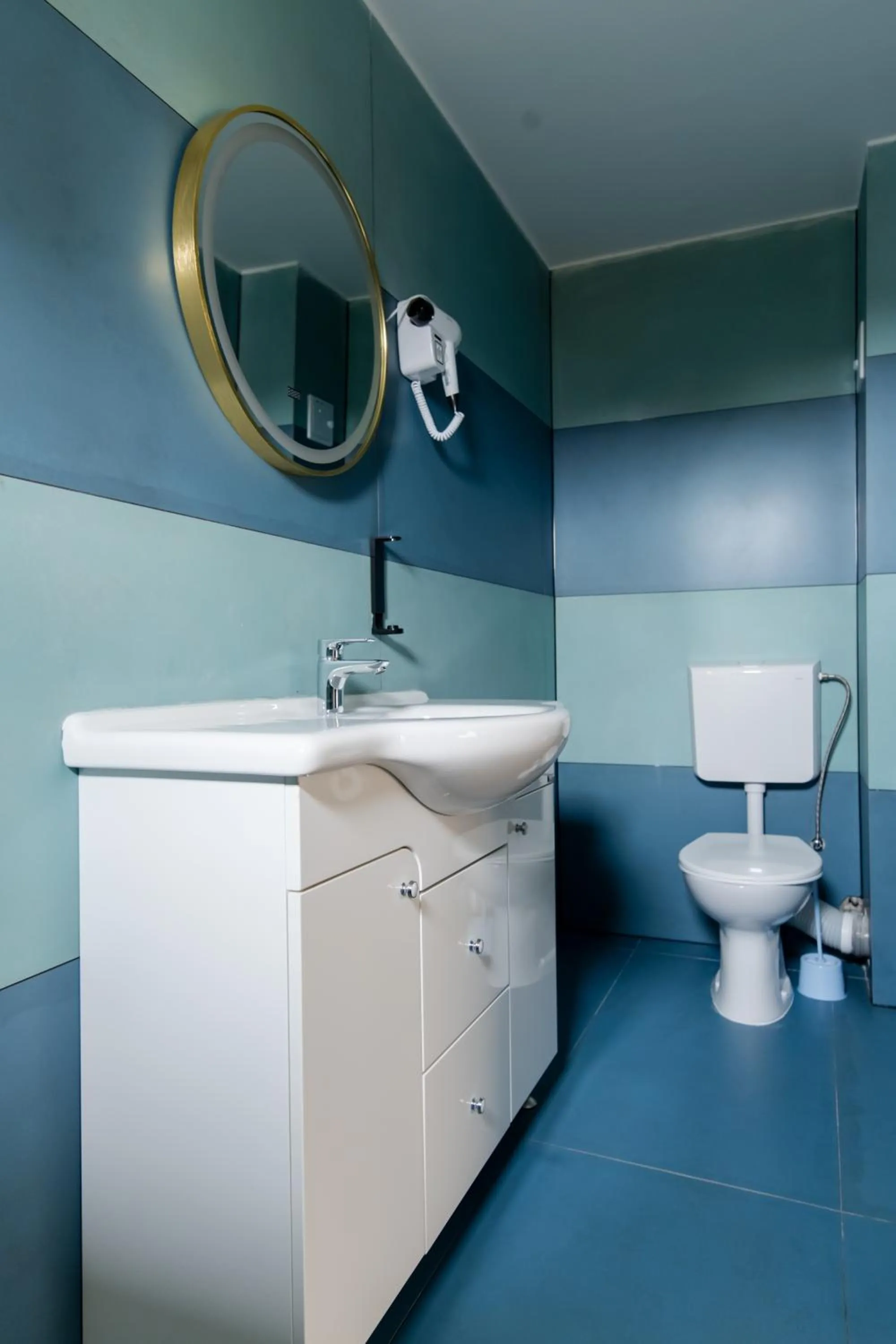 Bathroom in Hotel Royal Plaza By TimHotels