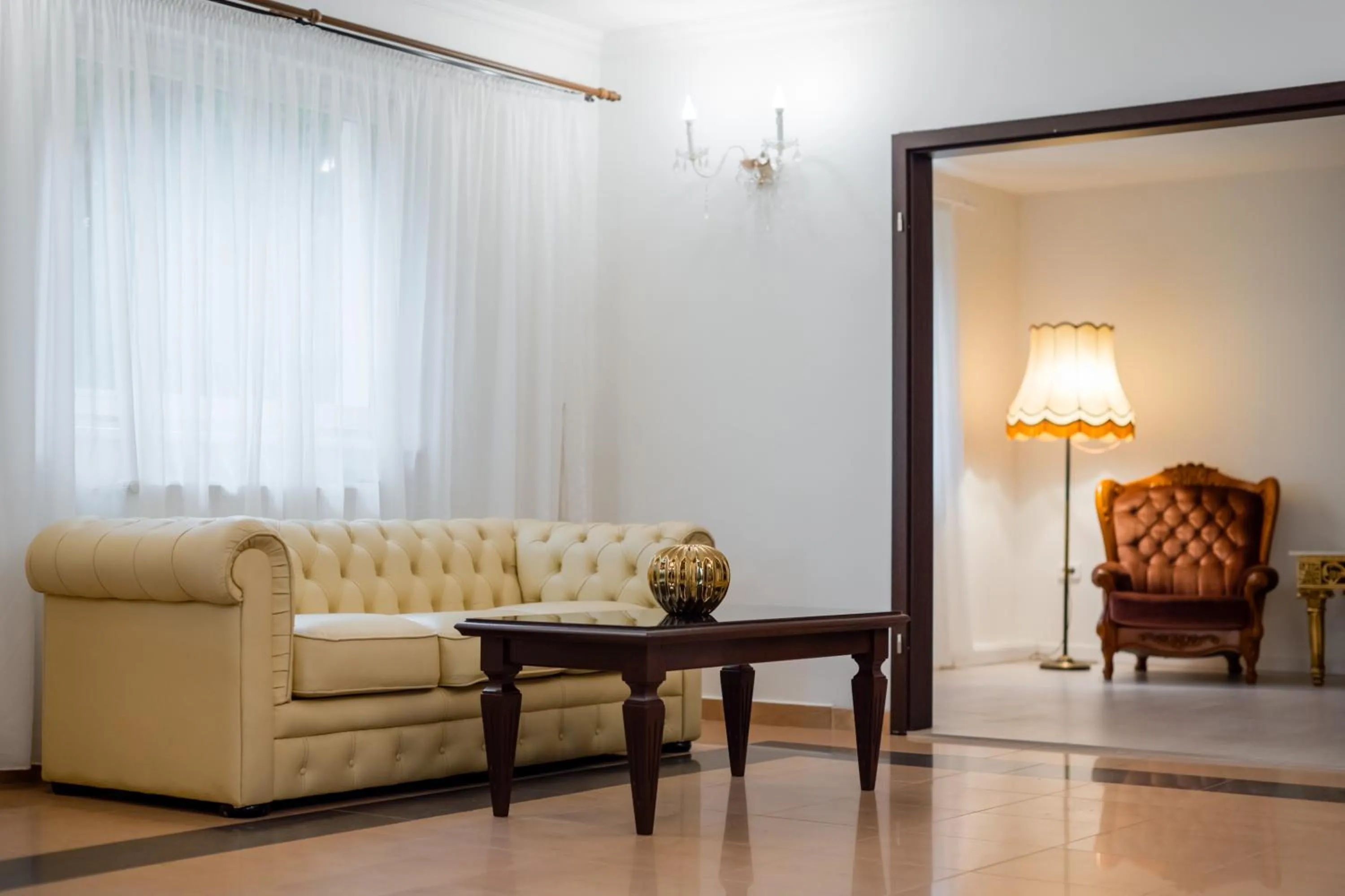 Lobby or reception in Hotel Royal Plaza By TimHotels