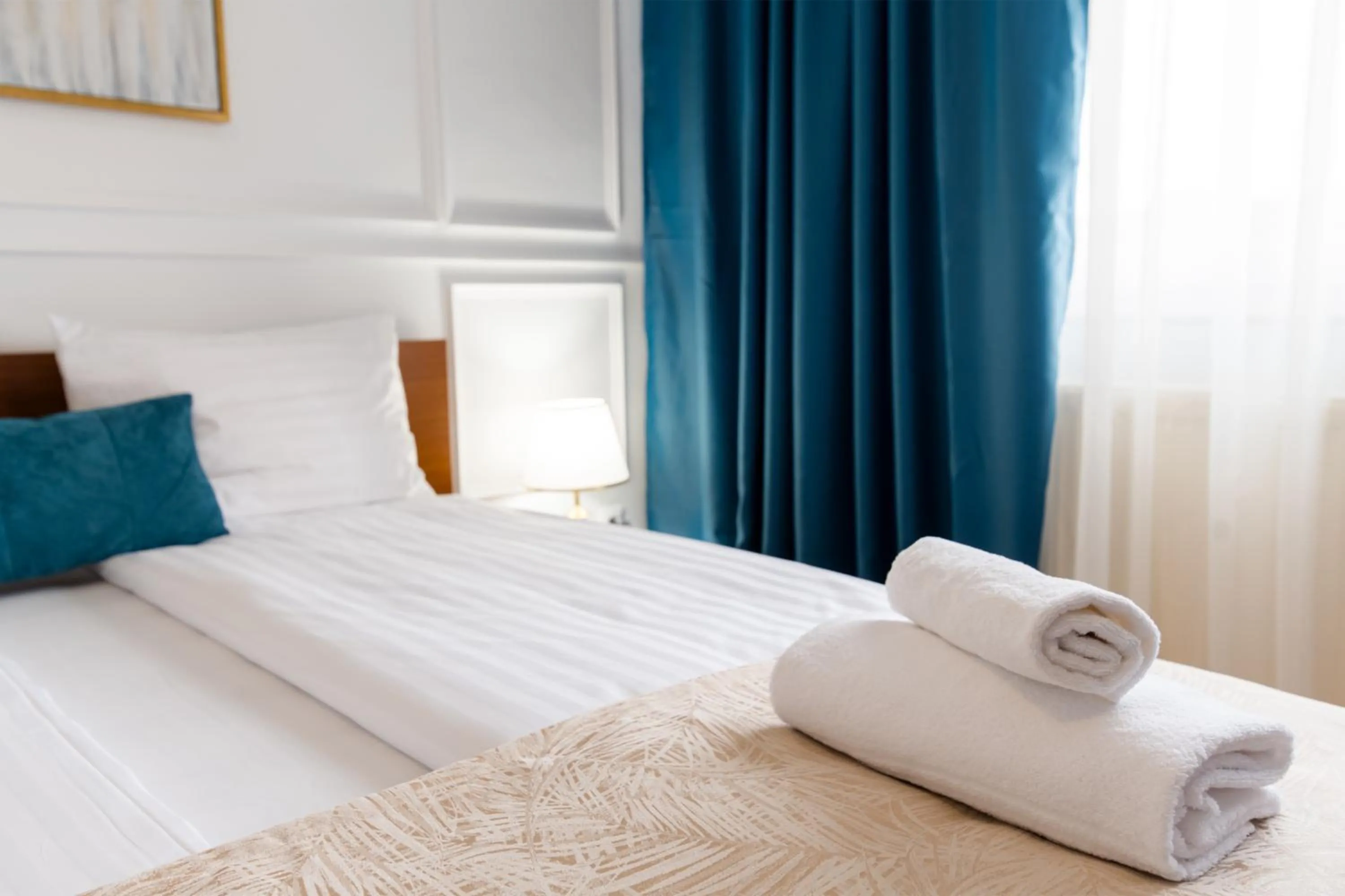 Bed in Hotel Royal Plaza By TimHotels