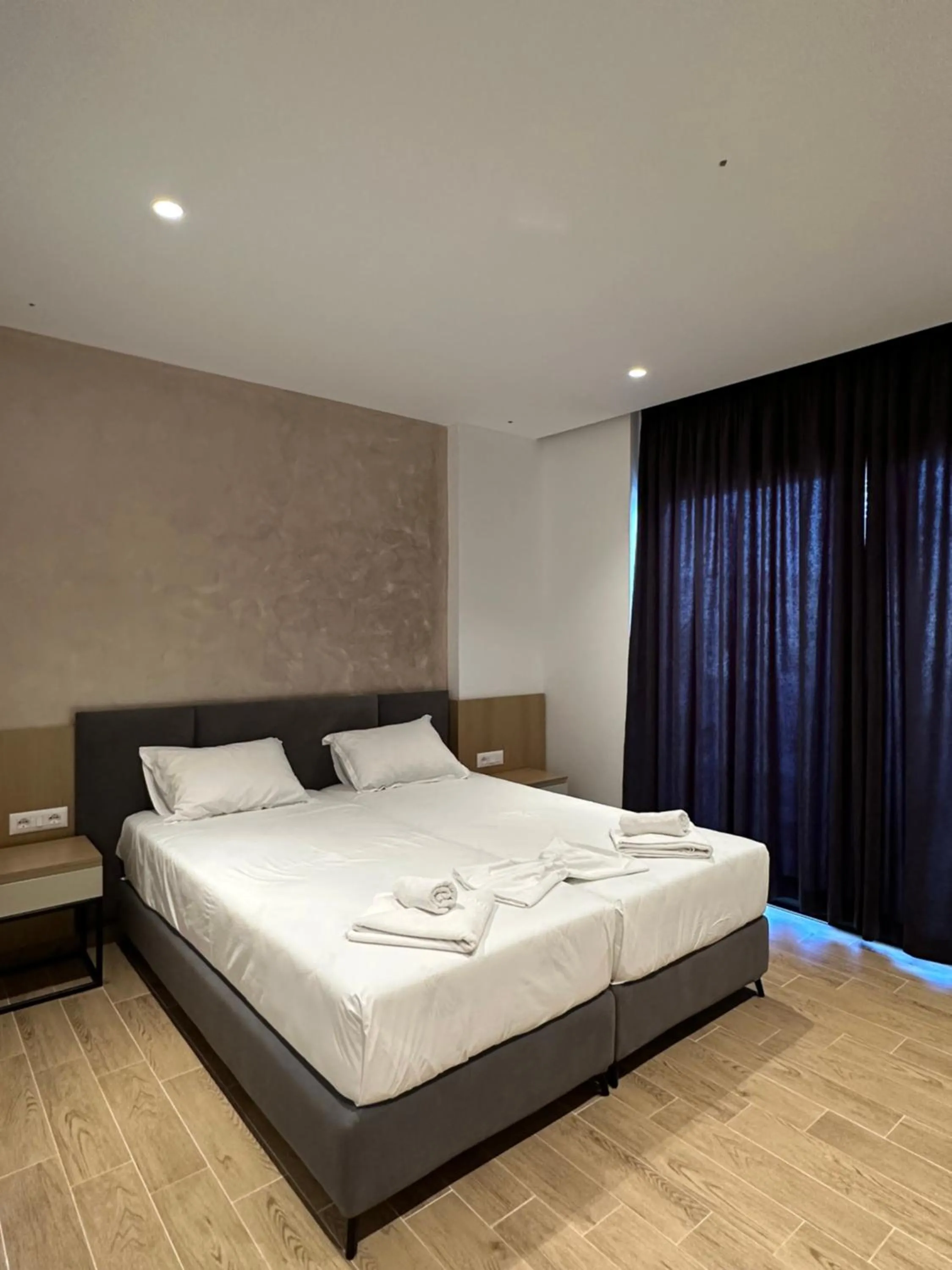 Superior Double or Twin Room with Side Sea View in Hotel Kompleks Joni