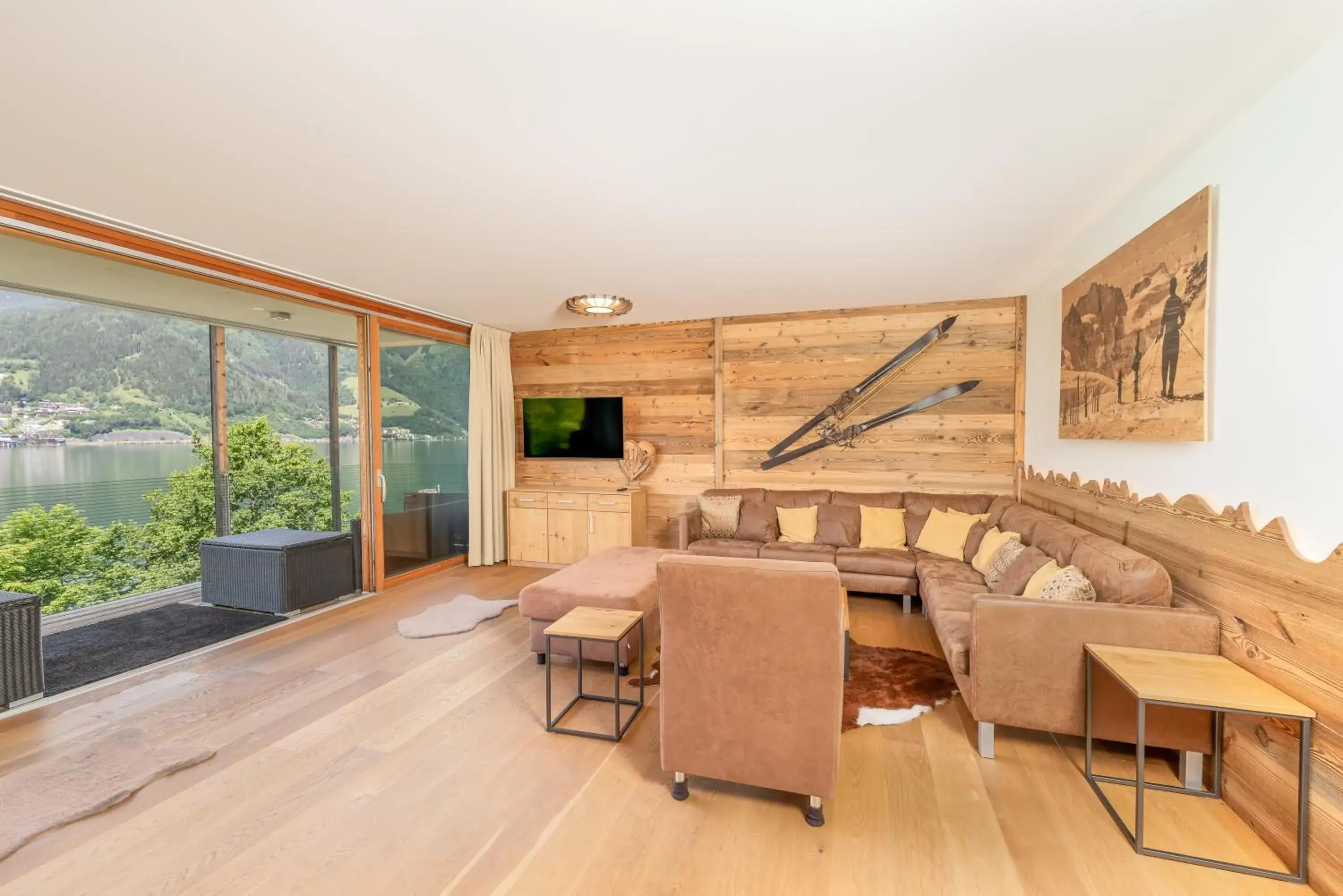 Deluxe Two-Bedroom Apartment with two Bathrooms and Lake View 2.2 in Residence Bellevue Deluxe Two-Bedroom Apartment with two Bathrooms and Lake View 2.2 in Residence Bellevue