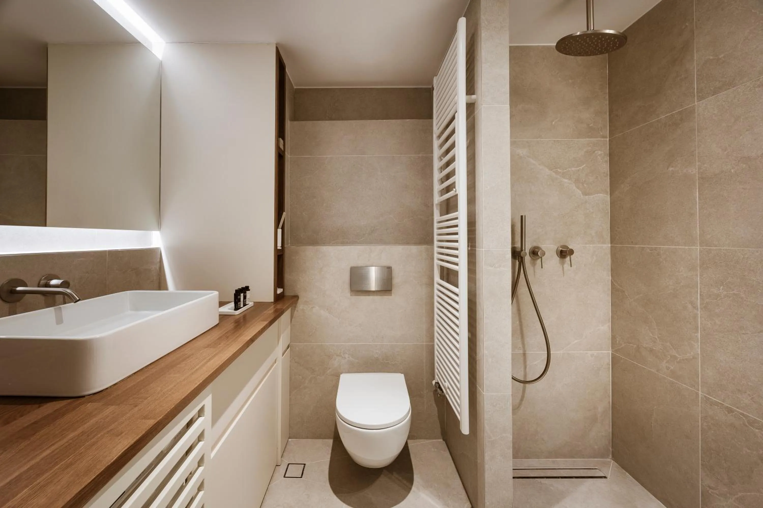 Shower in Likno Athens