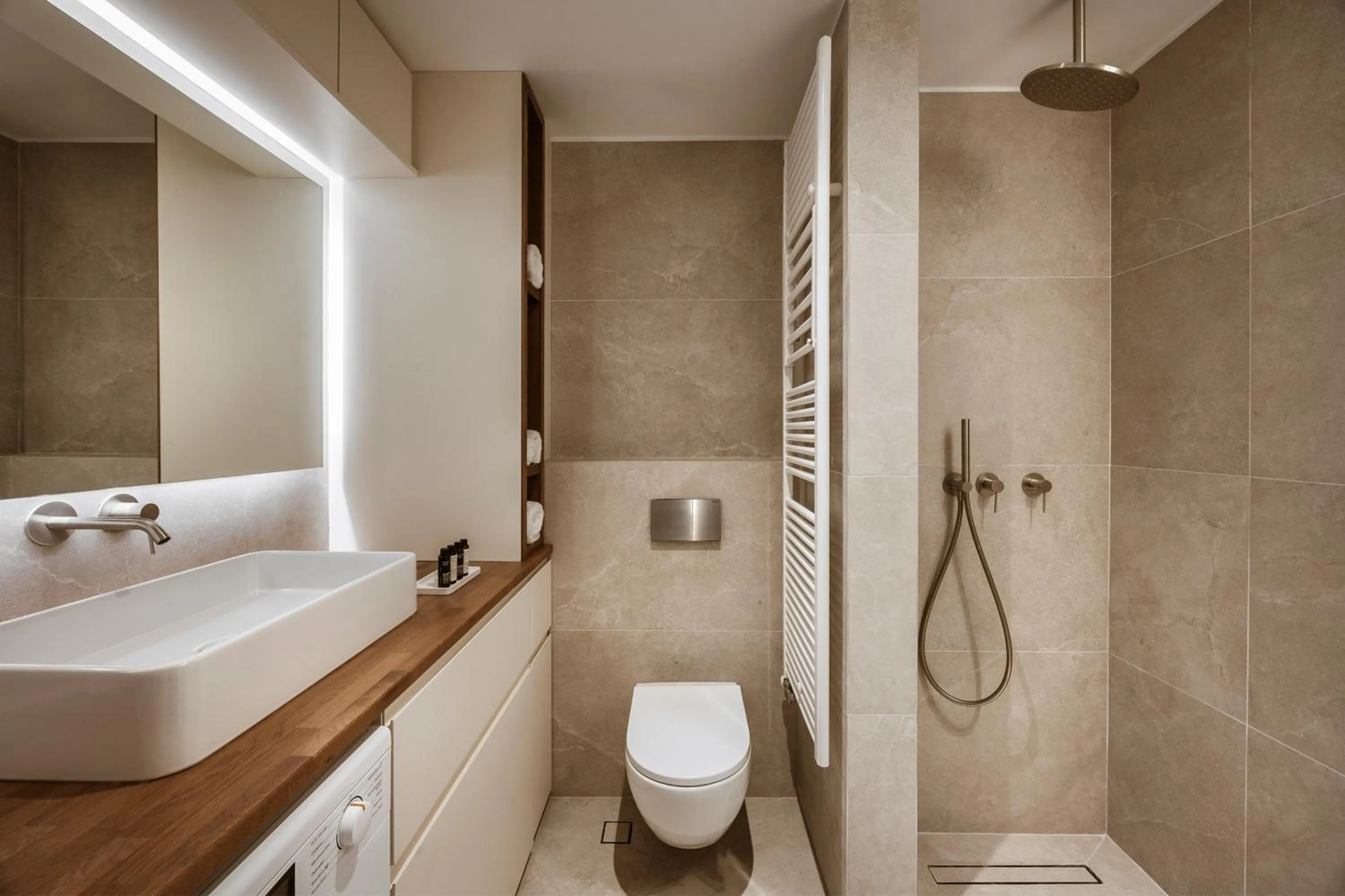 Shower in Likno Athens