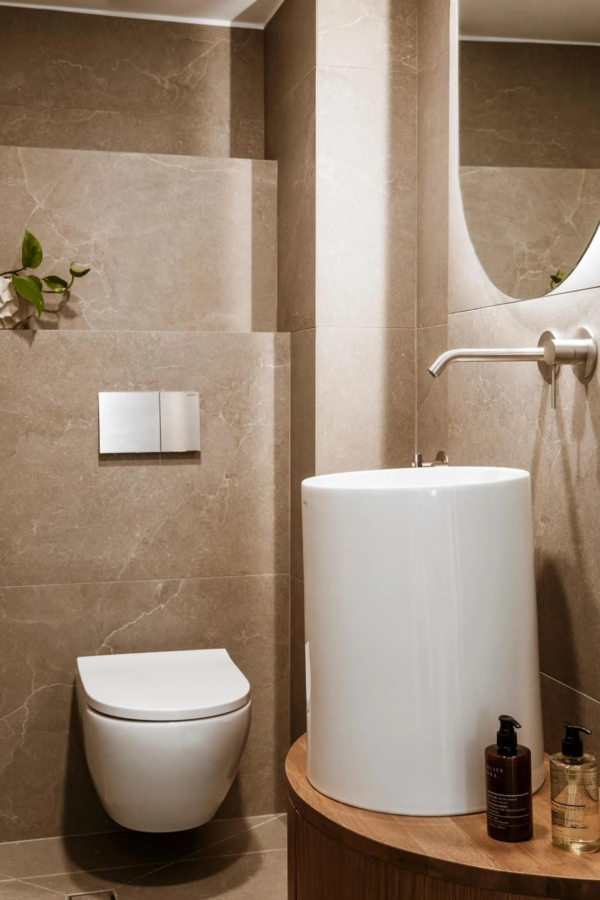 Shower in Likno Athens