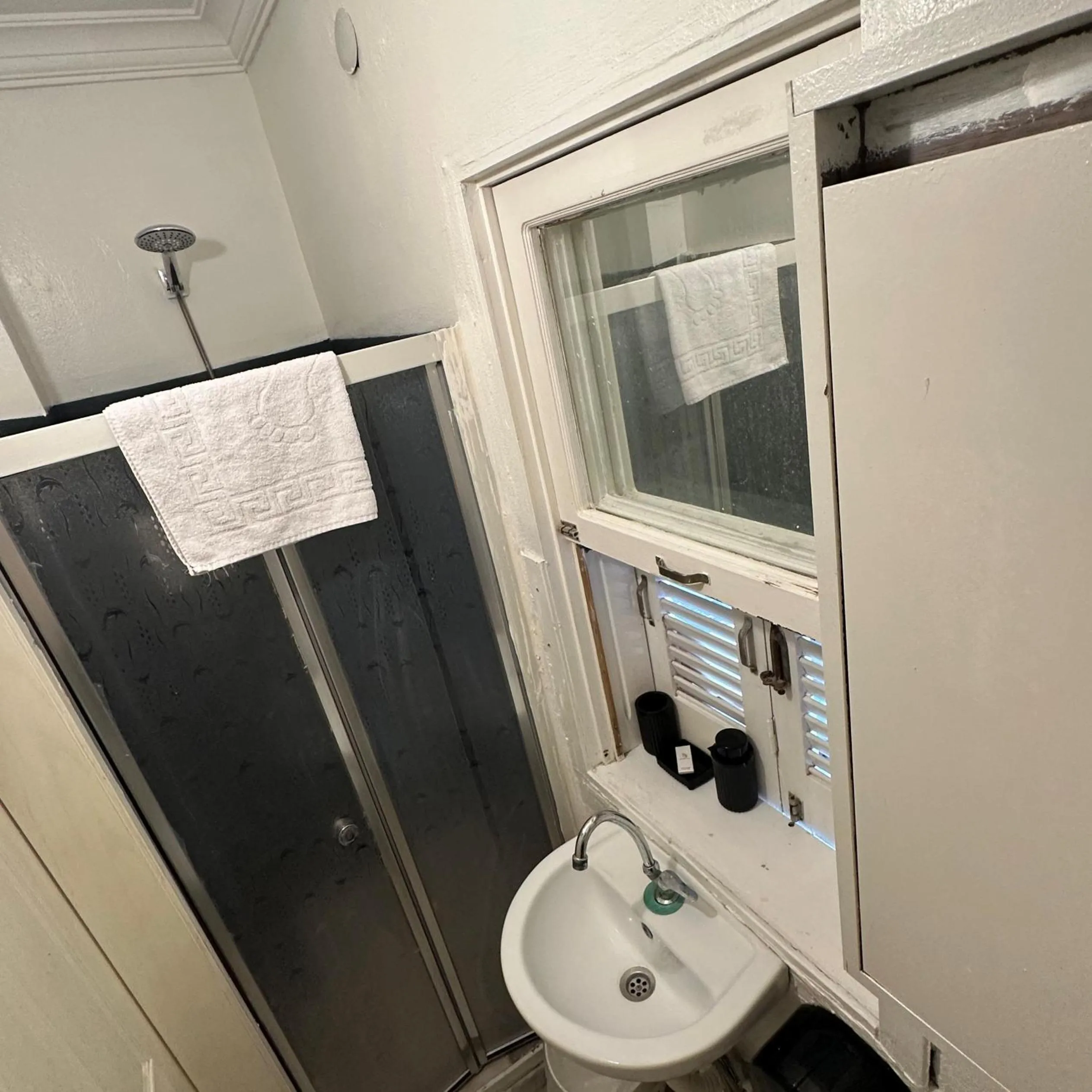 Shower in Kekik Alaçatı Otel