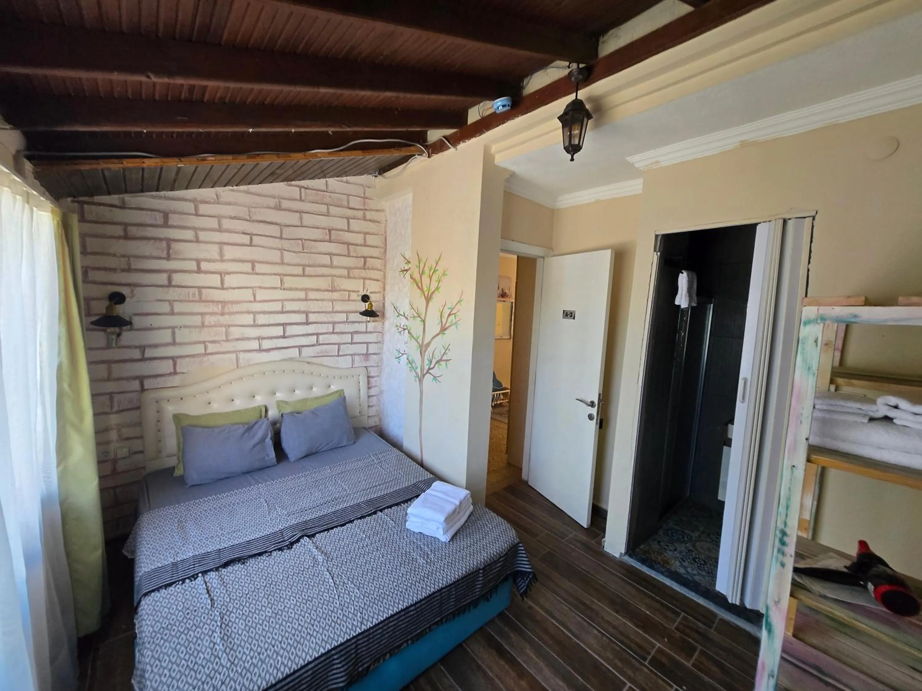 Photo of the whole room in Kekik Alaçatı Otel