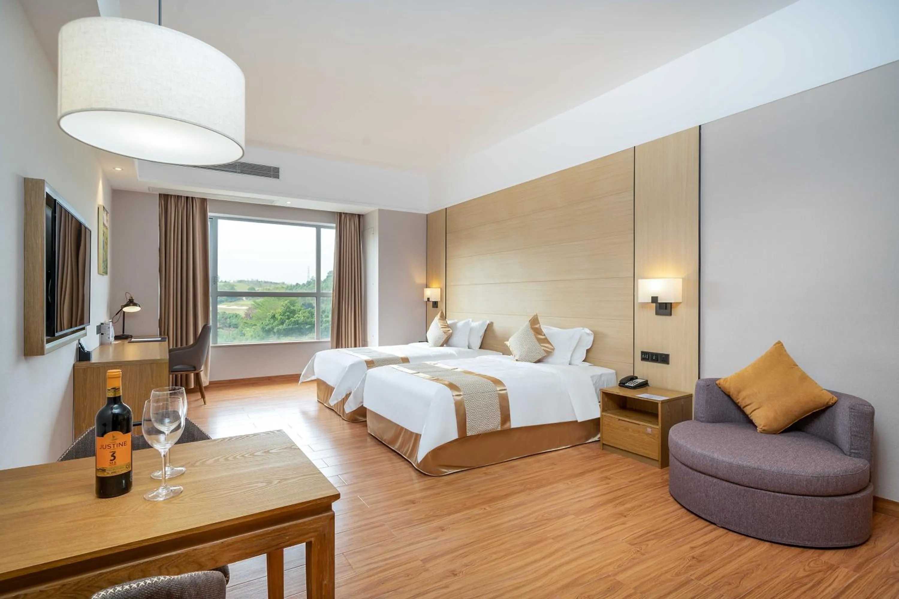 Bedroom in Phoenix Hill Hotel Dongguan - Golf Course Shop