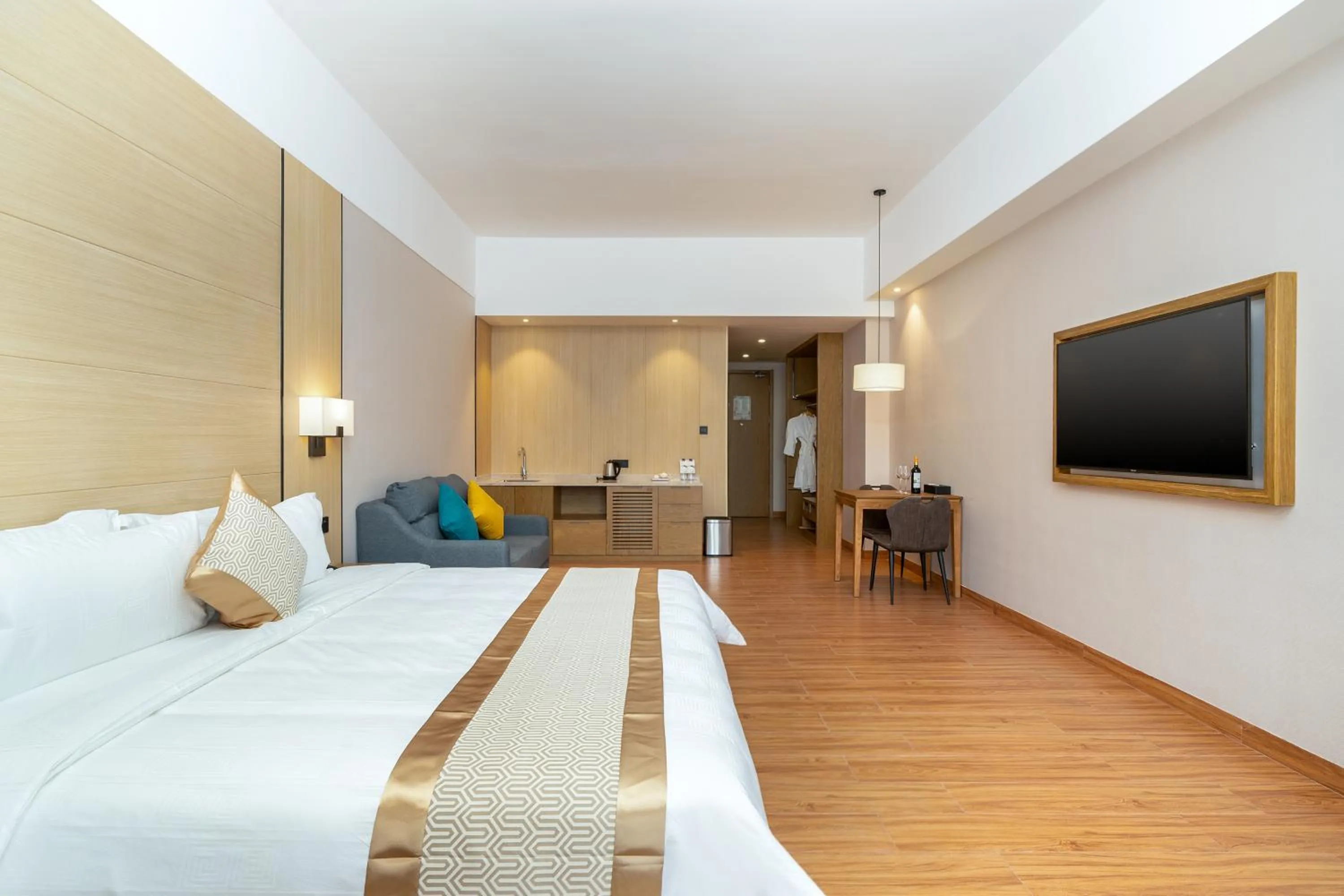 Bedroom in Phoenix Hill Hotel Dongguan - Golf Course Shop