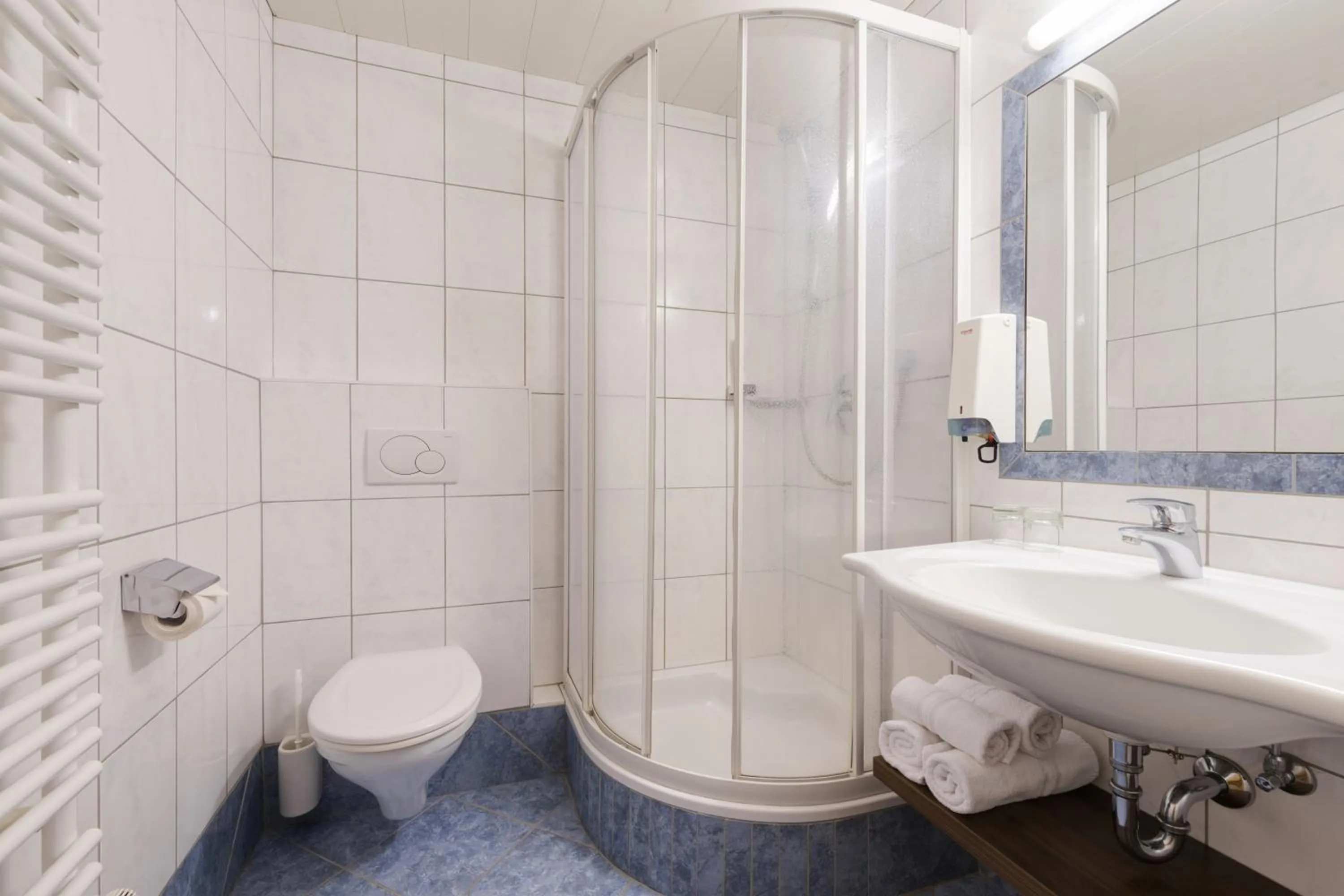 Bathroom in Hotel Enzian Paznaun