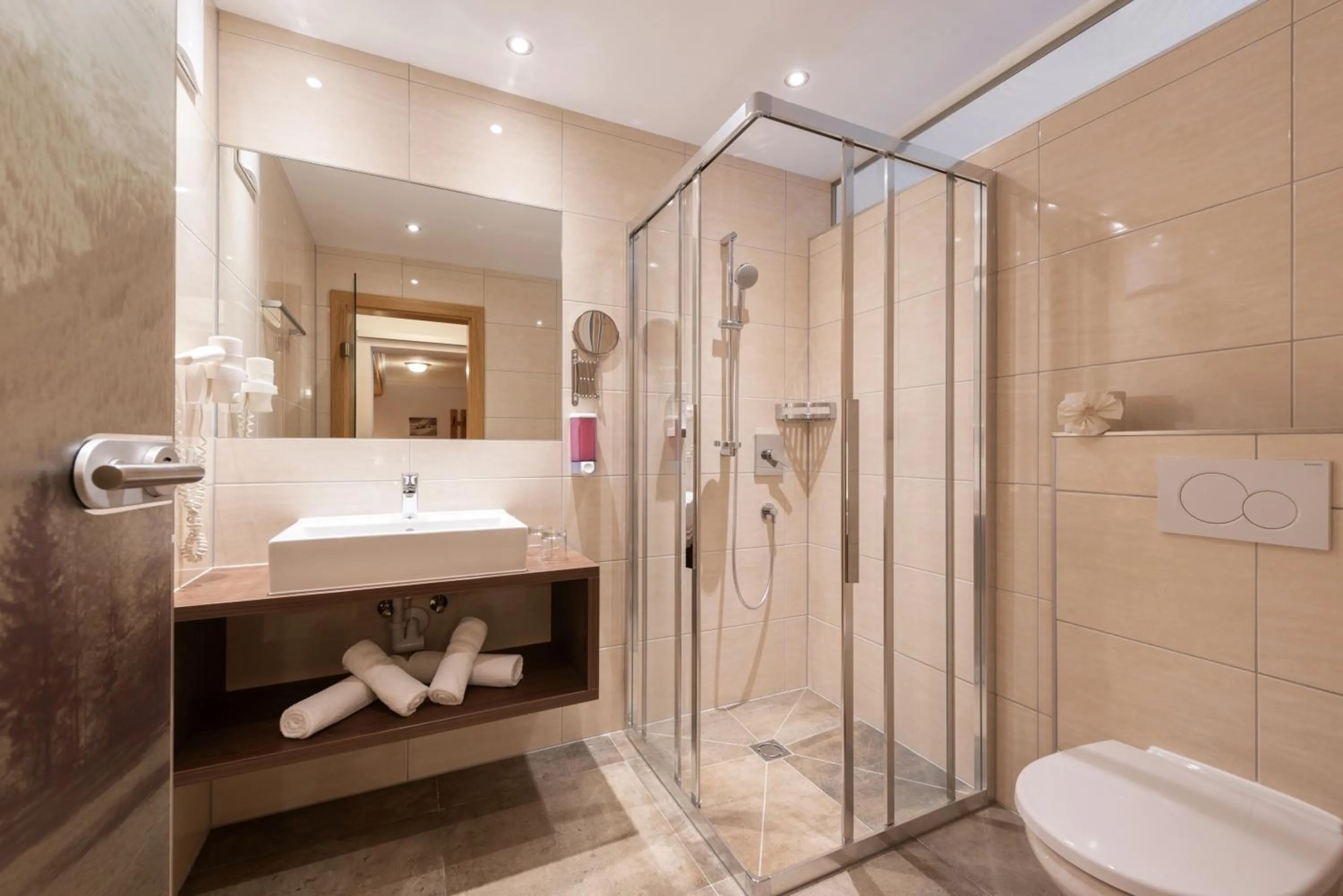 Bathroom in Hotel Enzian Paznaun