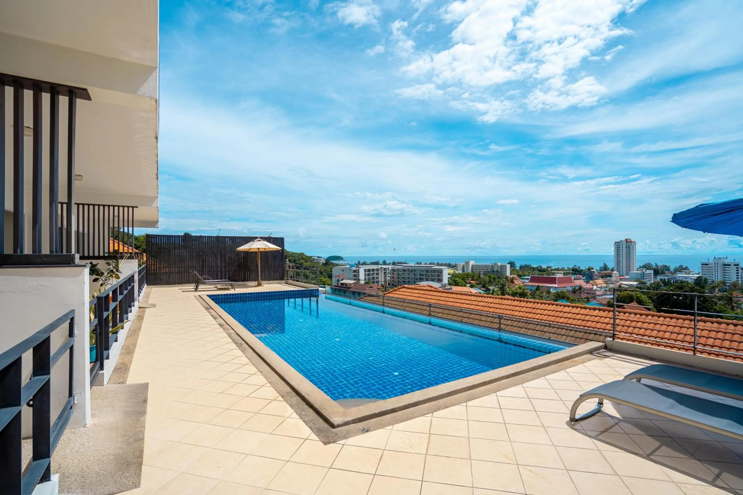 Swimming pool in Hillside Seaview Residence