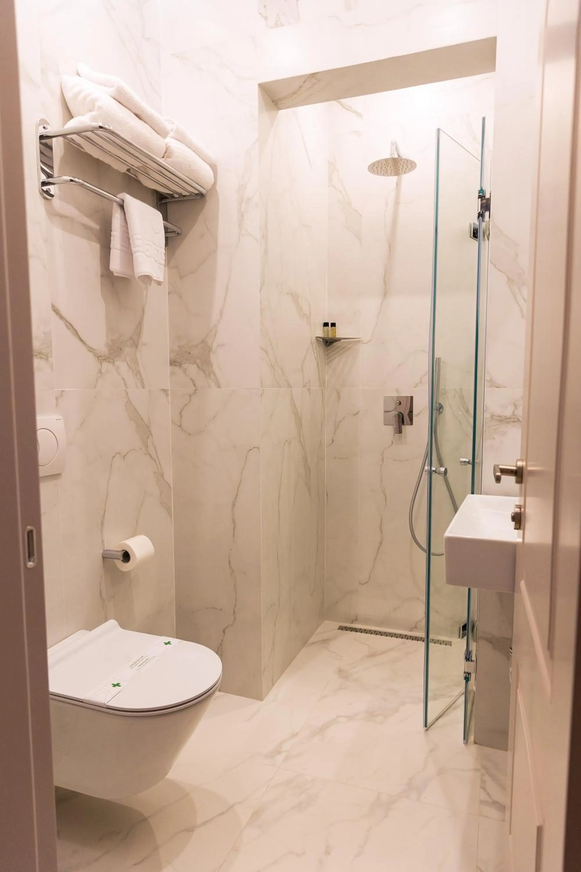 Shower in Hotel Vila 101-New Bazaar