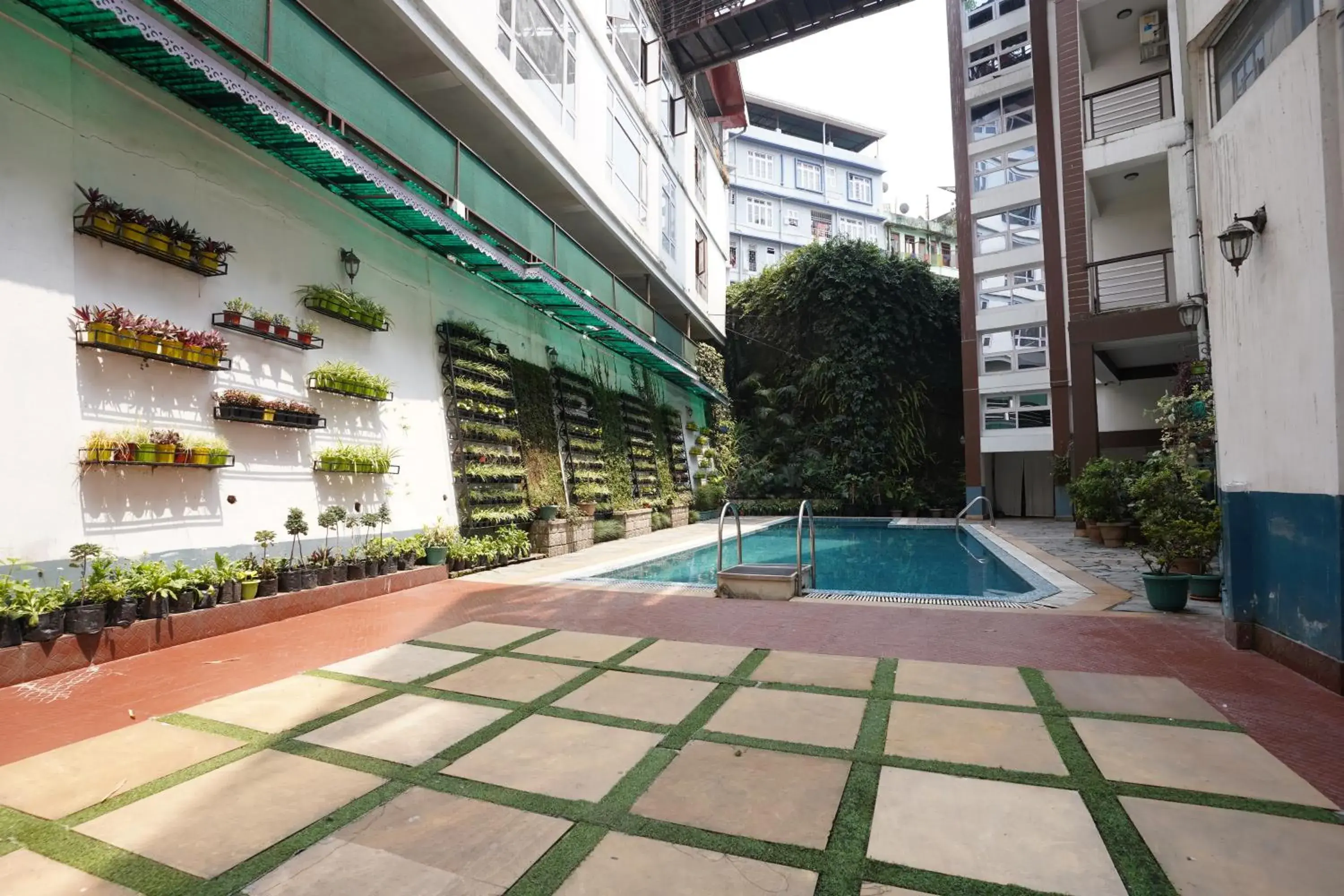 Swimming pool in Terrace Valley Hotel Swimming pool in Terrace Valley Hotel