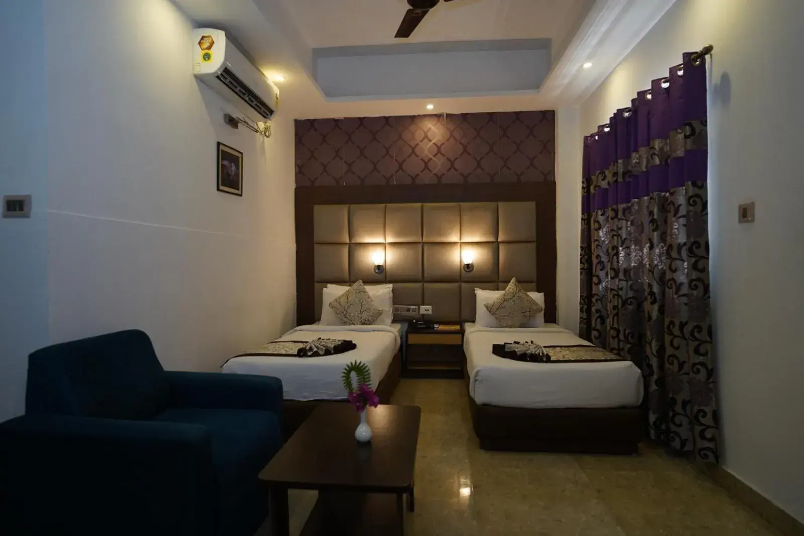 Bedroom, Bed in Terrace Valley Hotel Bedroom, Bed in Terrace Valley Hotel