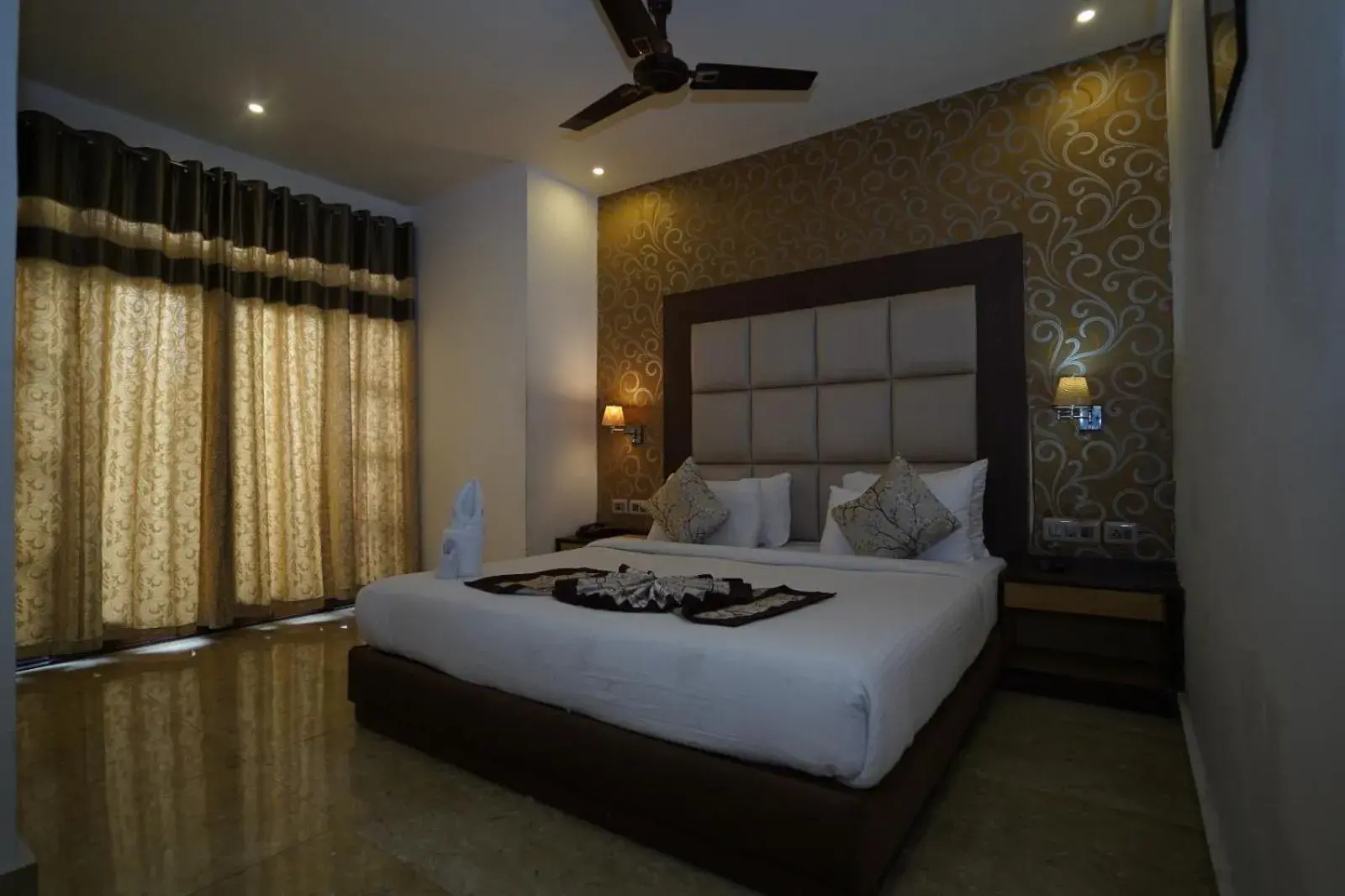 Bedroom, Bed in Terrace Valley Hotel Bedroom, Bed in Terrace Valley Hotel