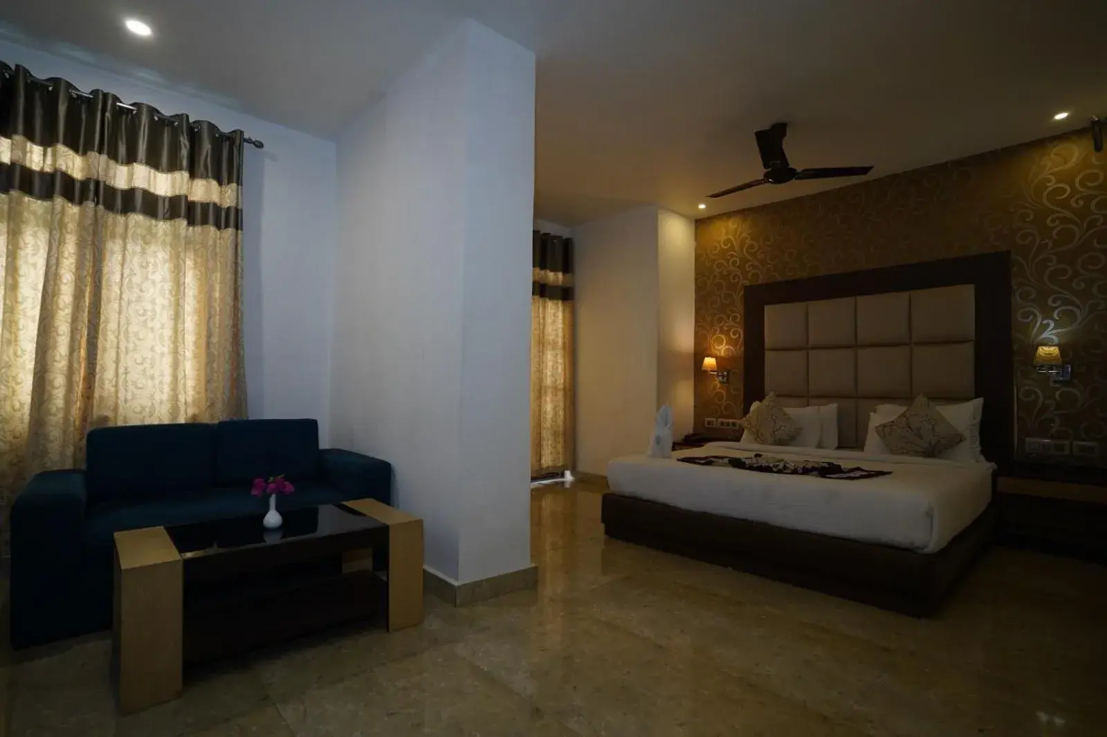 Bedroom, Bed in Terrace Valley Hotel Bedroom, Bed in Terrace Valley Hotel