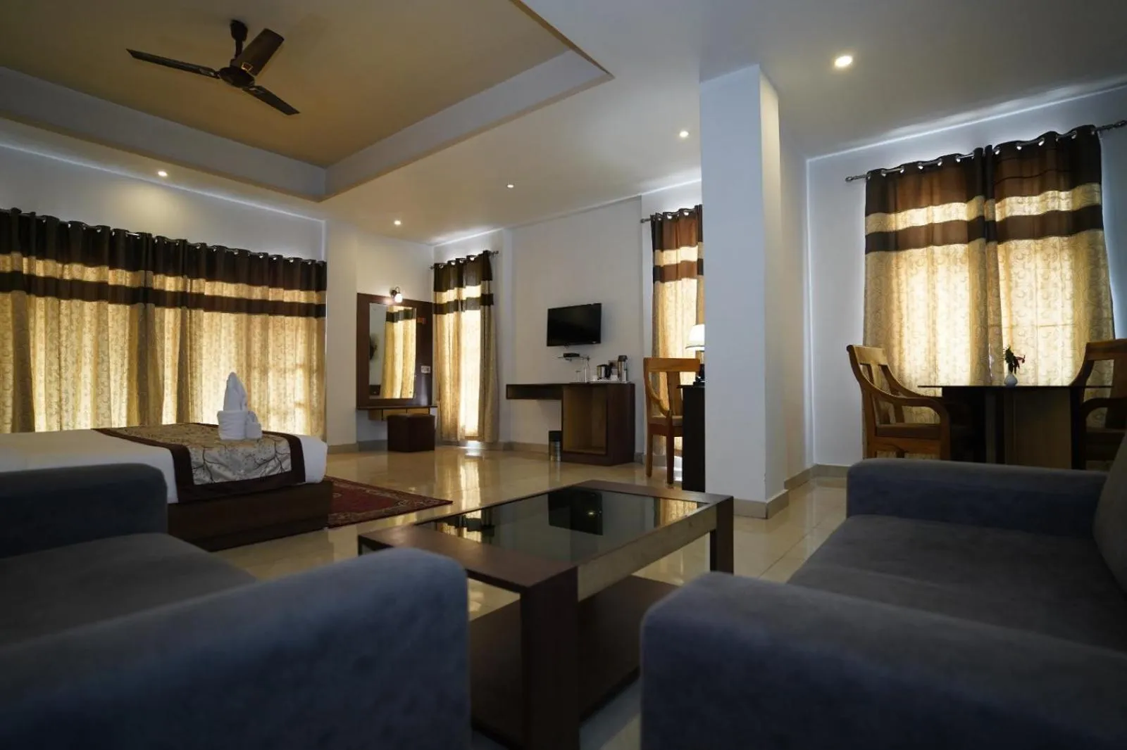 Photo of the whole room, Bed in Terrace Valley Hotel