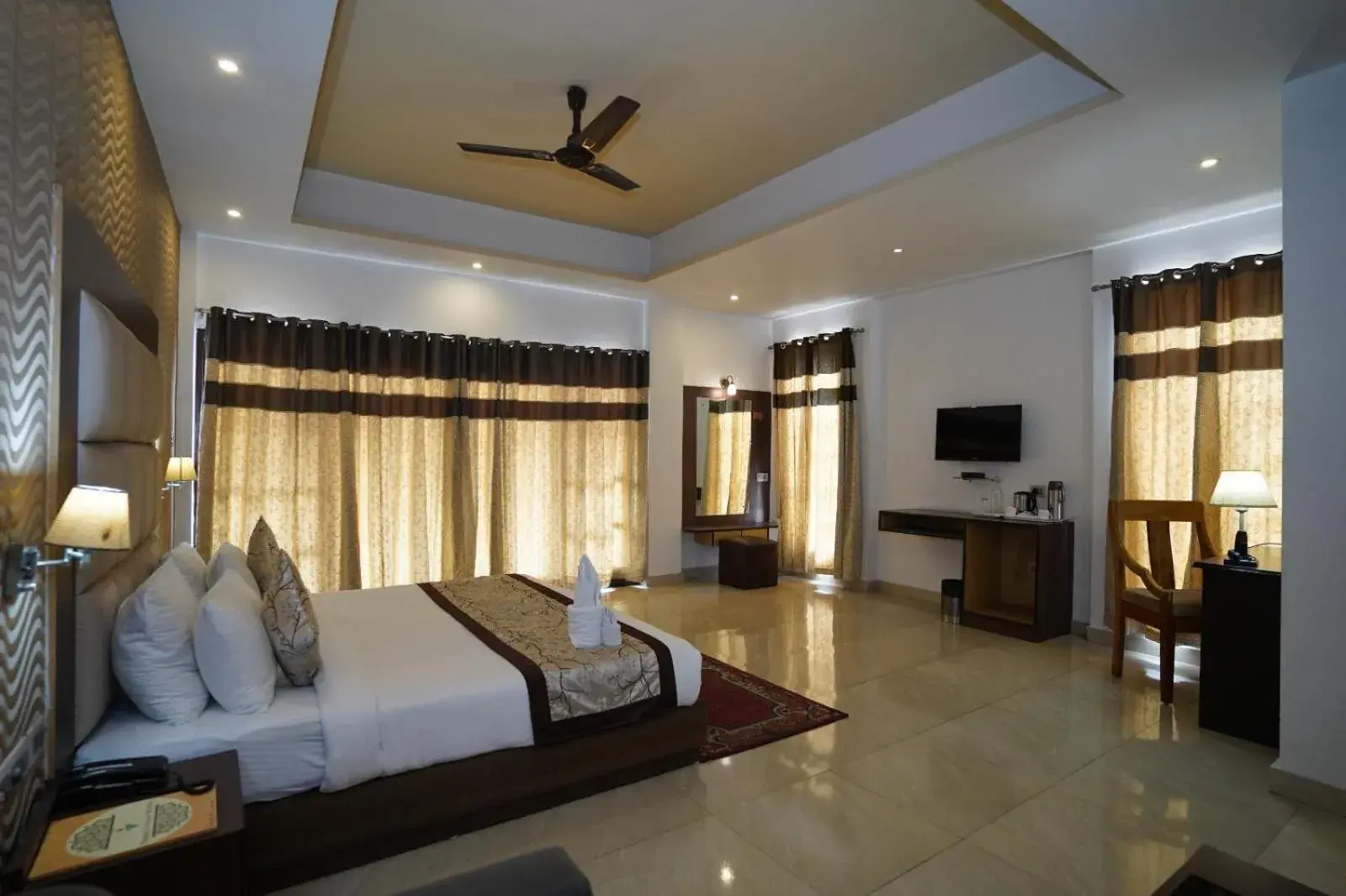 Bedroom, Bed in Terrace Valley Hotel Bedroom, Bed in Terrace Valley Hotel