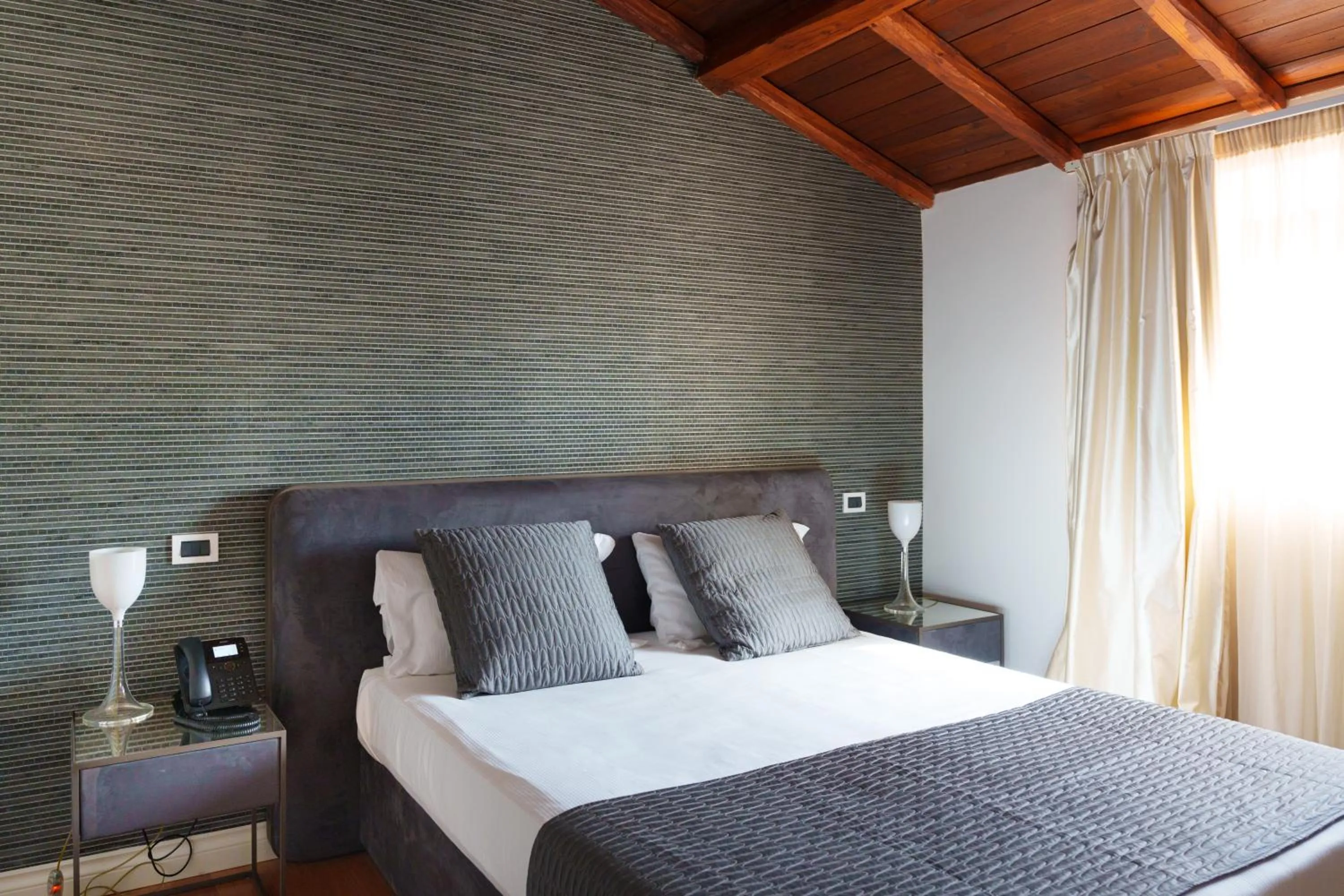 Bed in The Place 217