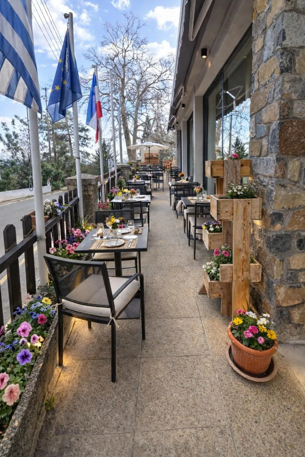 Restaurant/places to eat in Kallithea INN