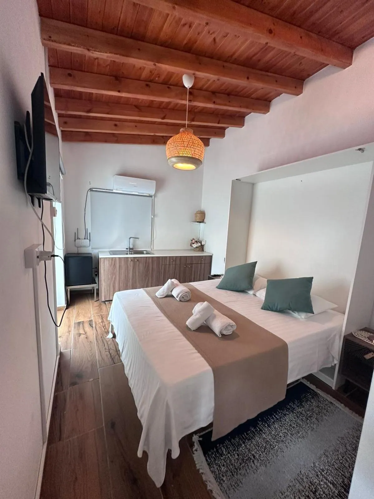 Bed in Kallithea INN