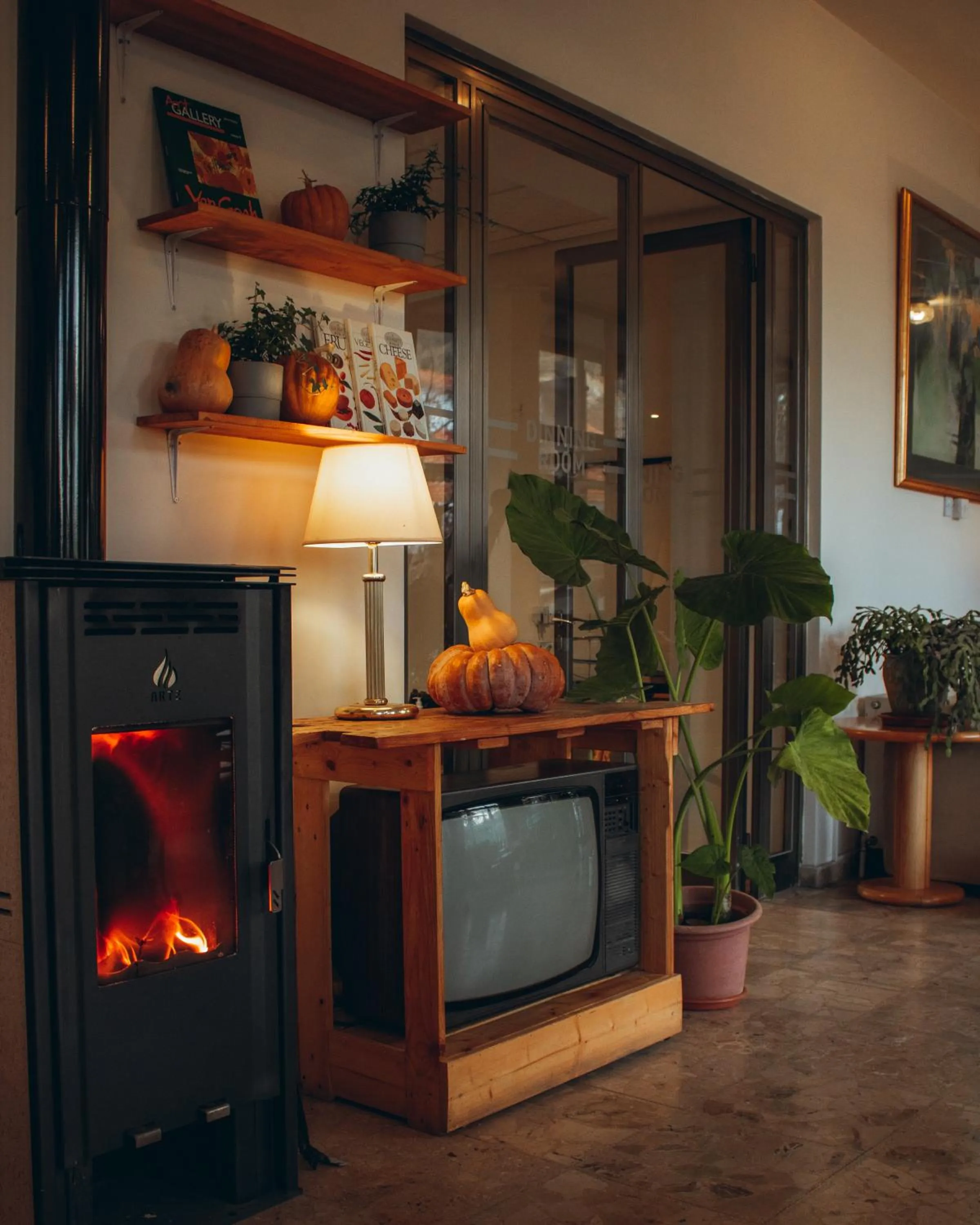 Communal lounge/ TV room in Kallithea INN